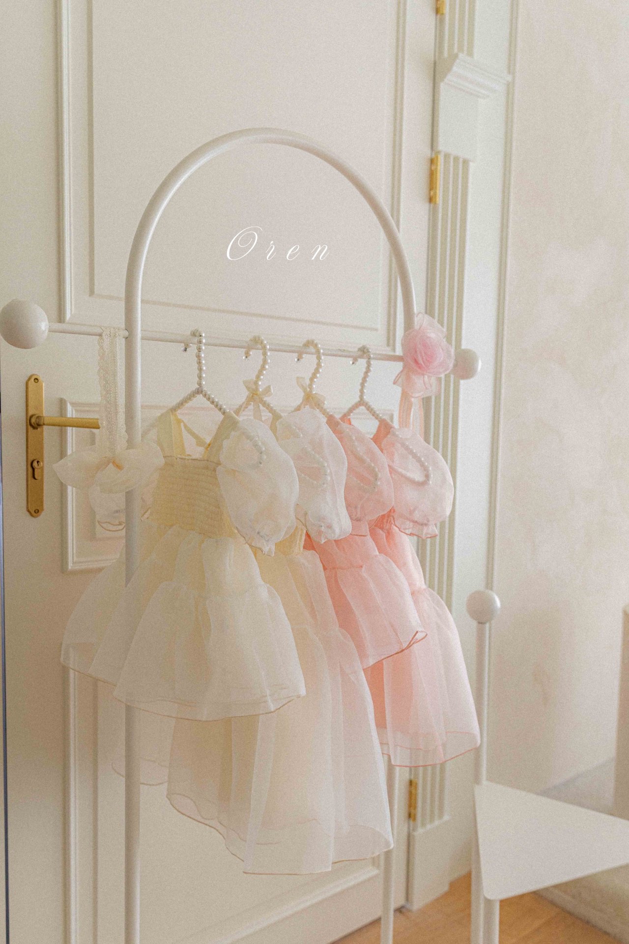 ☀️預訂 韓國直送☀️🇰🇷Oren兩色歐根紗泡泡袖包屁裙/連身裙