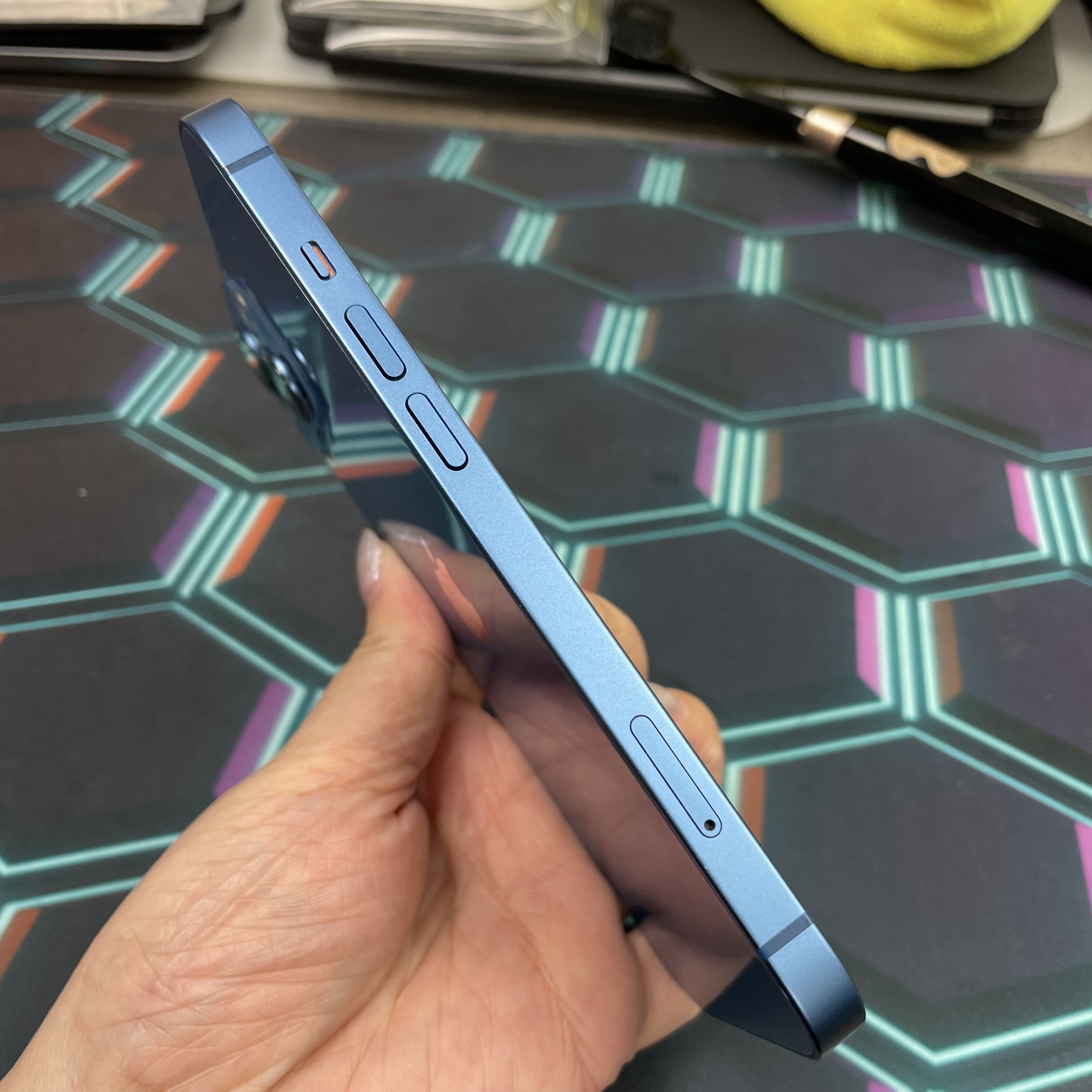 *6992 13 勁靚機 256GB 電84 藍色 blue