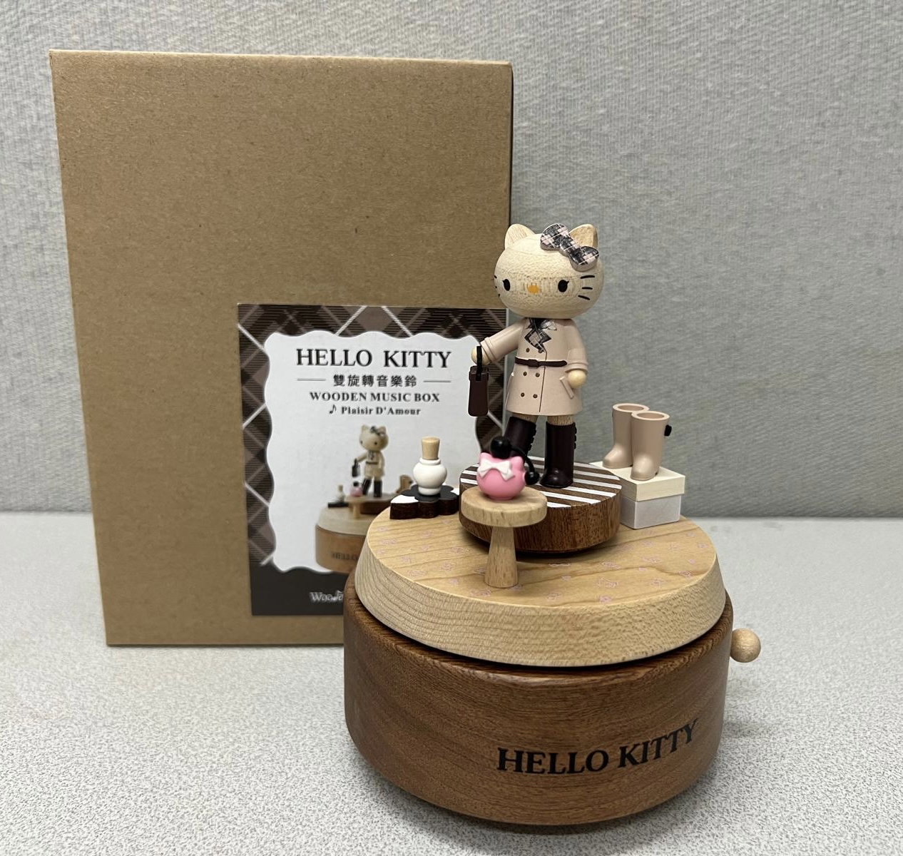 🇹🇼台灣直送🇹🇼 Hello Kitty 長腿 旋轉木製音樂盒