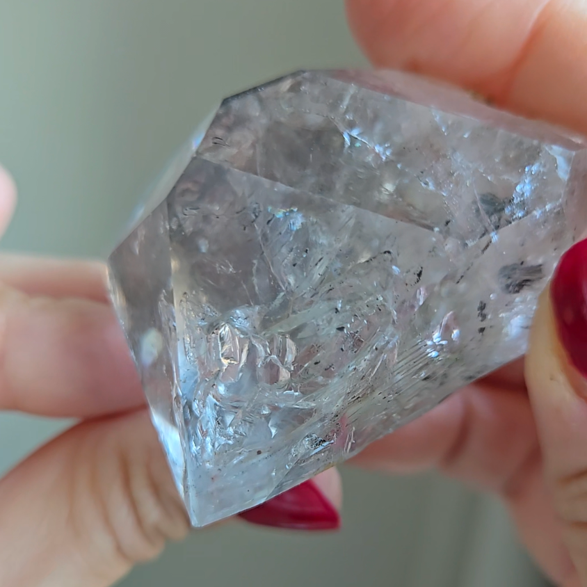 Enhydro quartz with giant moving water bubble - EN59