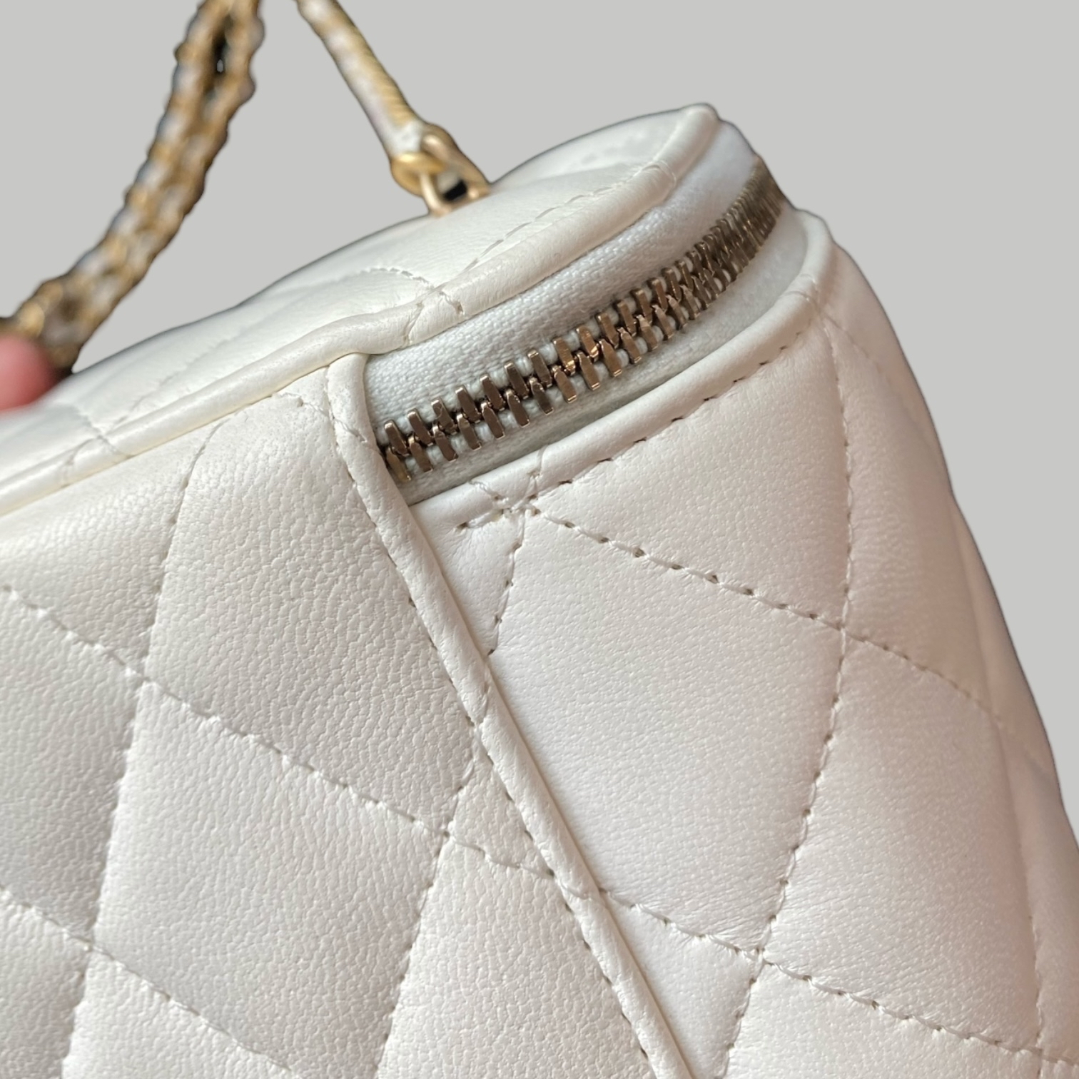 Chanel Lambskin vanity羊皮金球長盒子