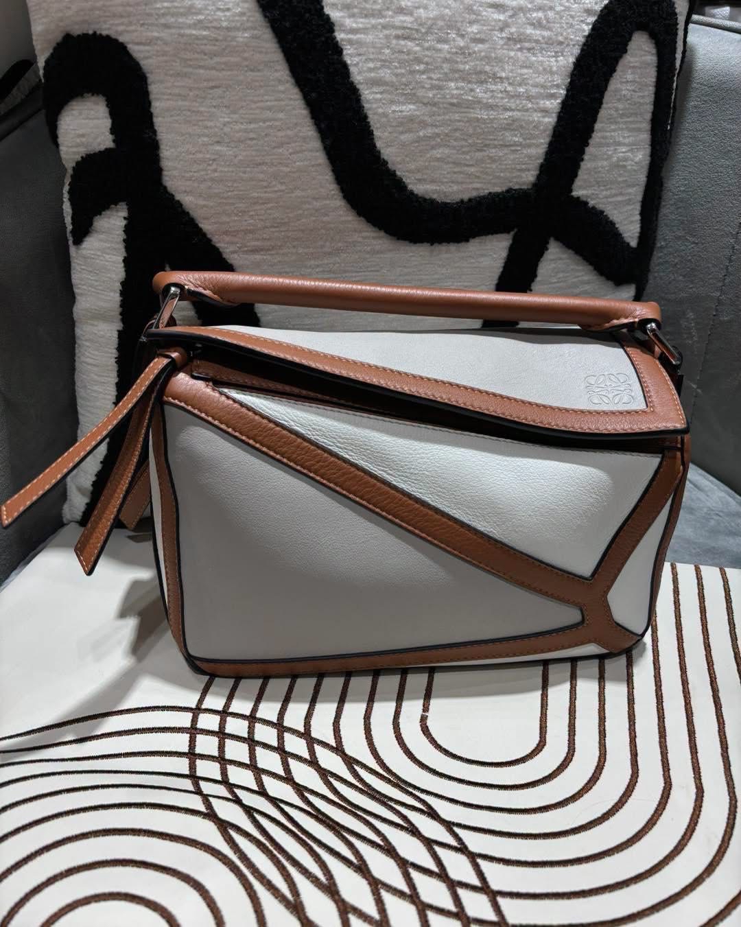 Loewe puzzle small calfskin 100%Authentic ,98%new ✅dust bag 