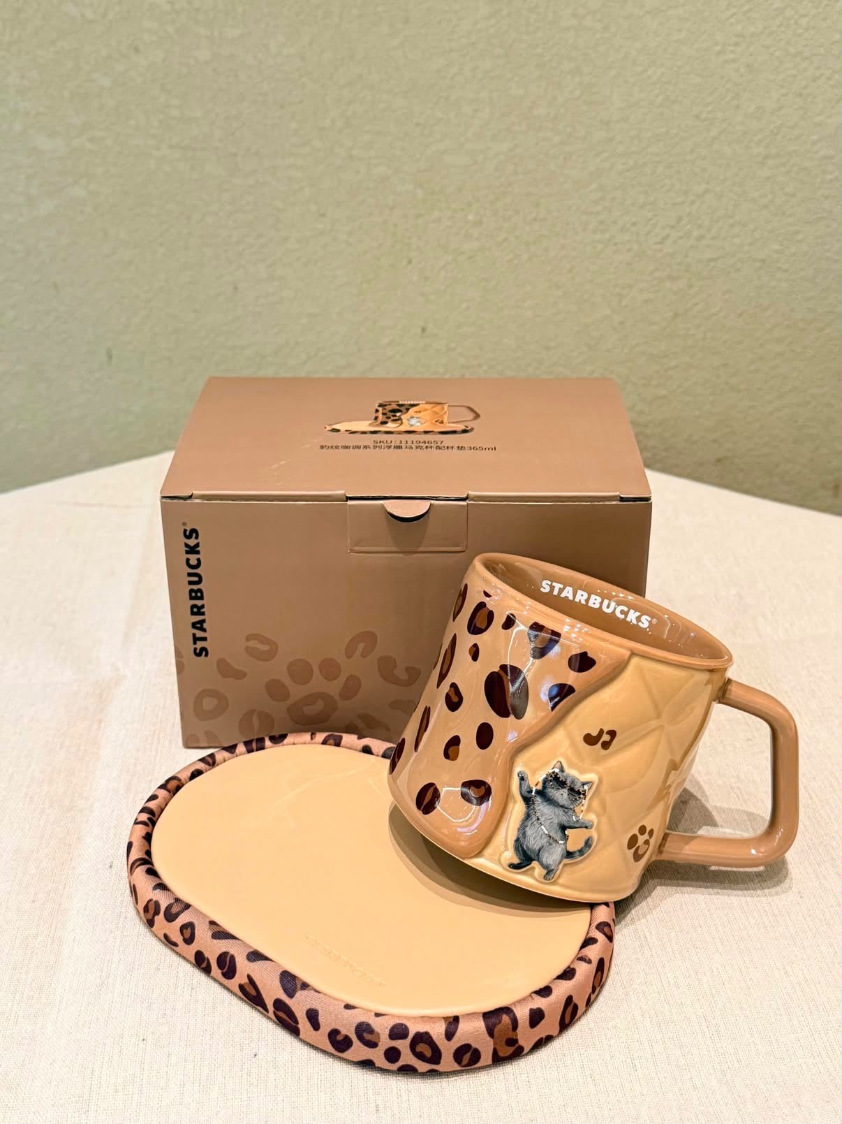 Starbucks新款豹紋系列