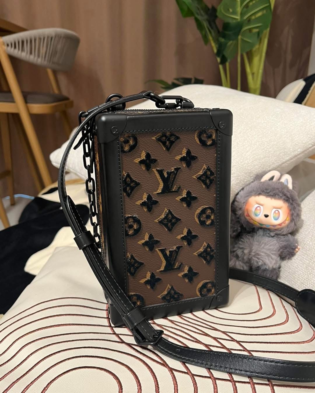 Lv Tuffetage Vertical Soft Trunk 100%Authentic ,98%new  ✅dust bag✅box 📣專門店售價  $38,000 📣