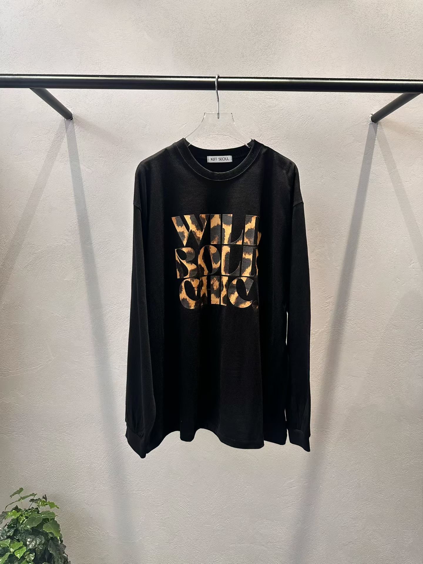 豹紋英文字Tee 