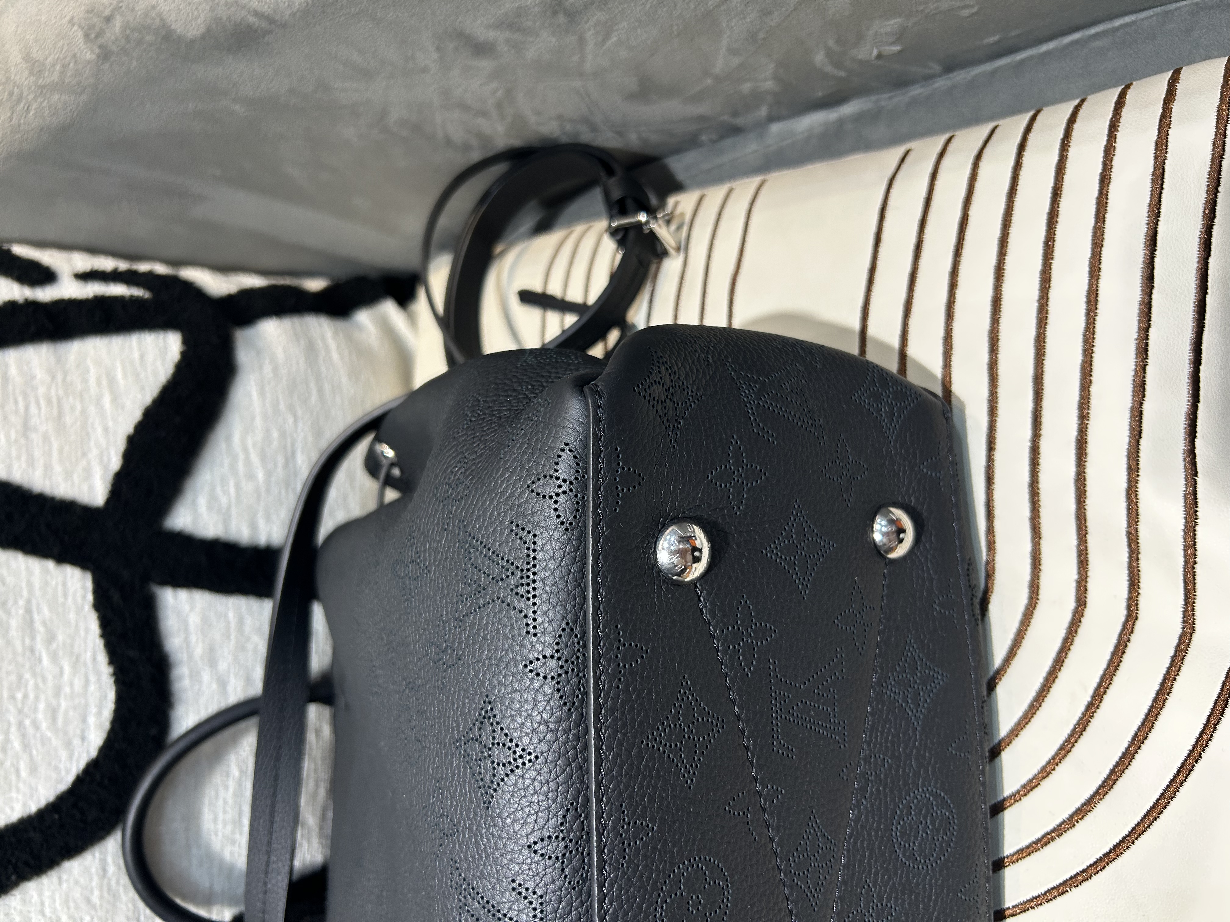 Louis Vuitton LV bella Tote bag Calfskin 2way bag Black 100%Authentic, 99%New ✅Dust bag