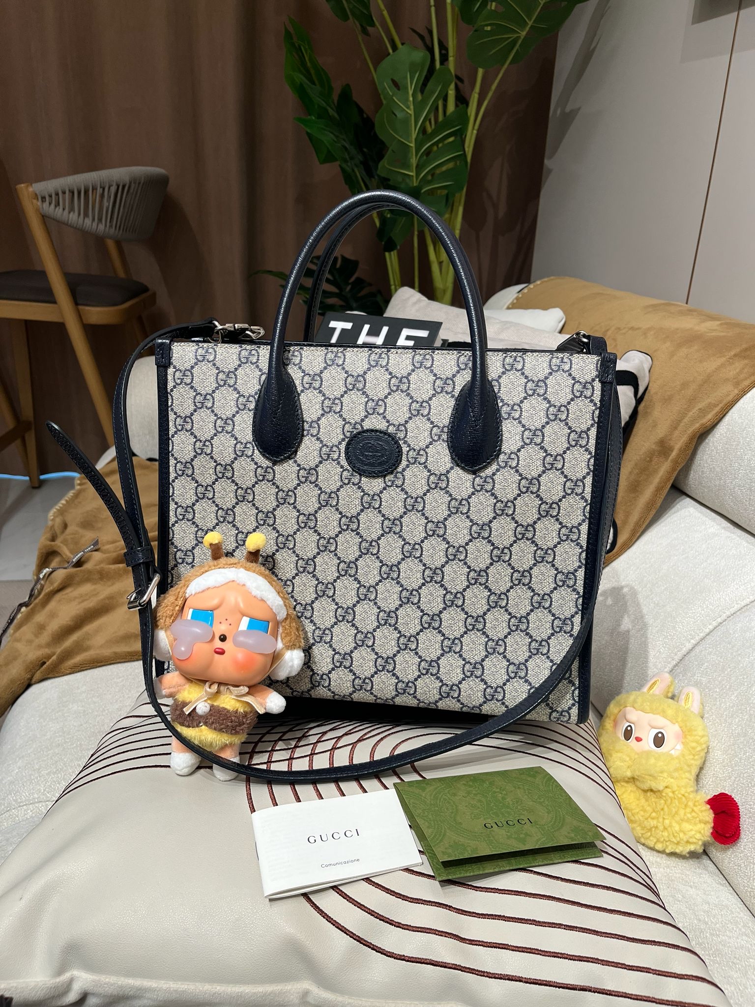 Gucci small tote bag with interlocking G 100%Authentic,98%new ✅專門店收據 ✅塵袋 ✅booklet