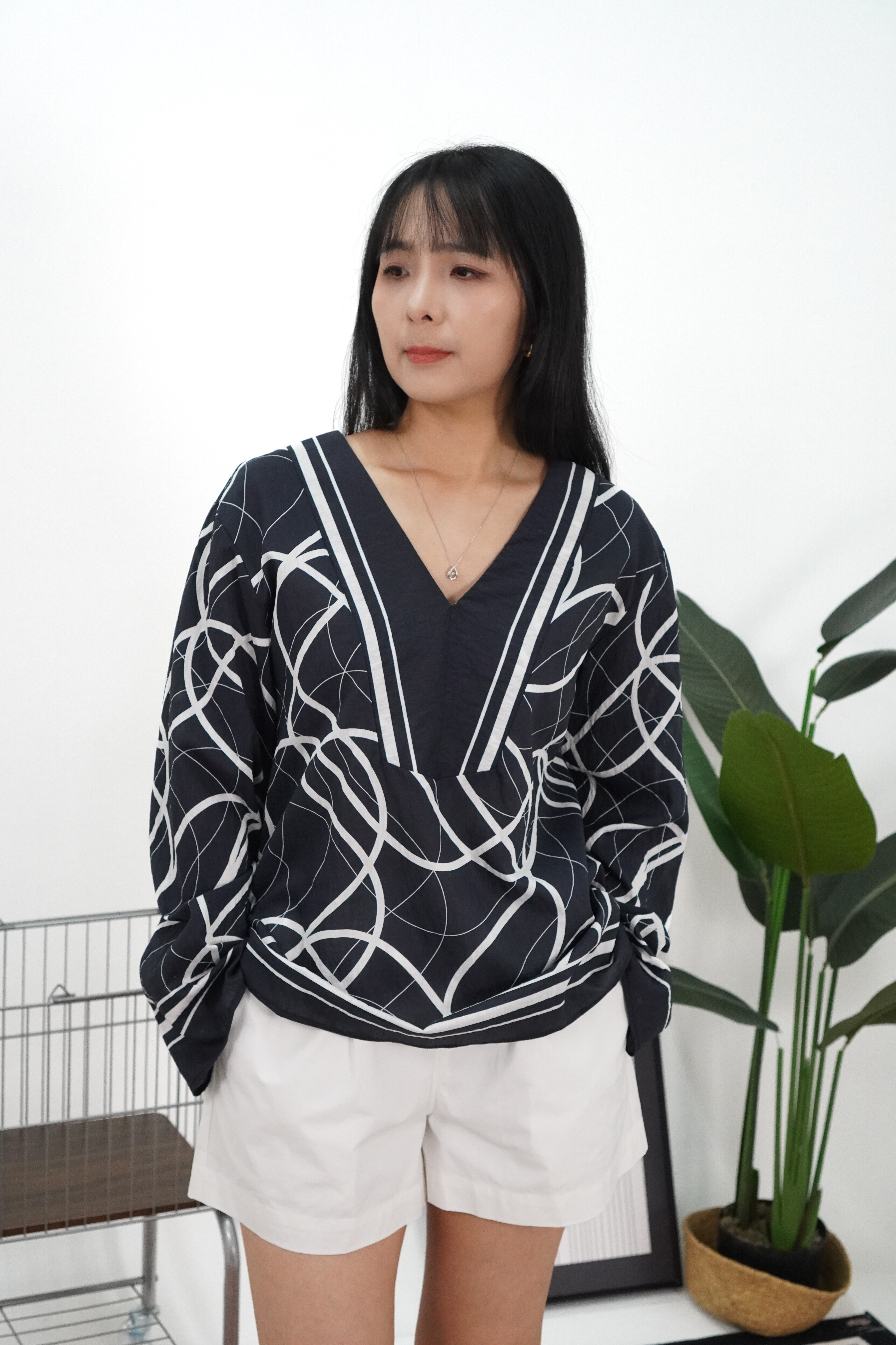 线条印花蓝色长袖上衣