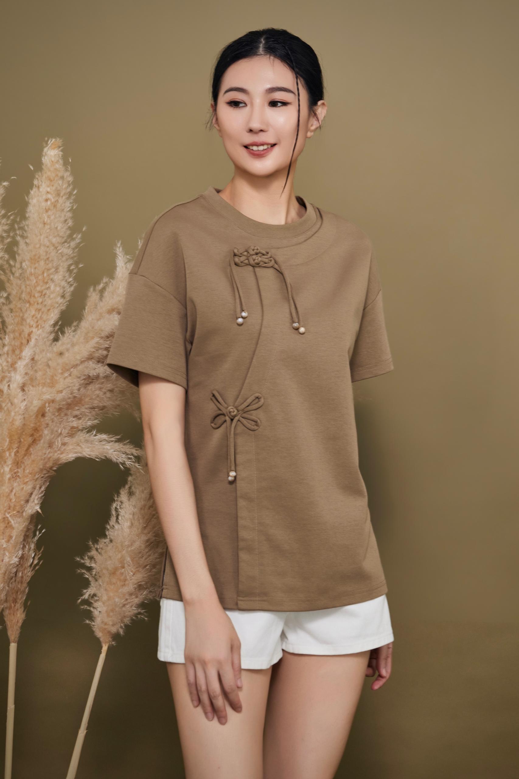 CB2789 Oriental Knot Detail Relaxed Knit Top