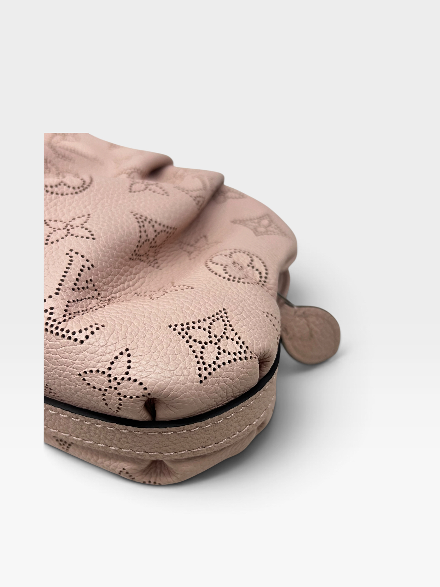 Pre-Owned LV Monogram Mahina Scala Mini Pouch / Product Code: 090403