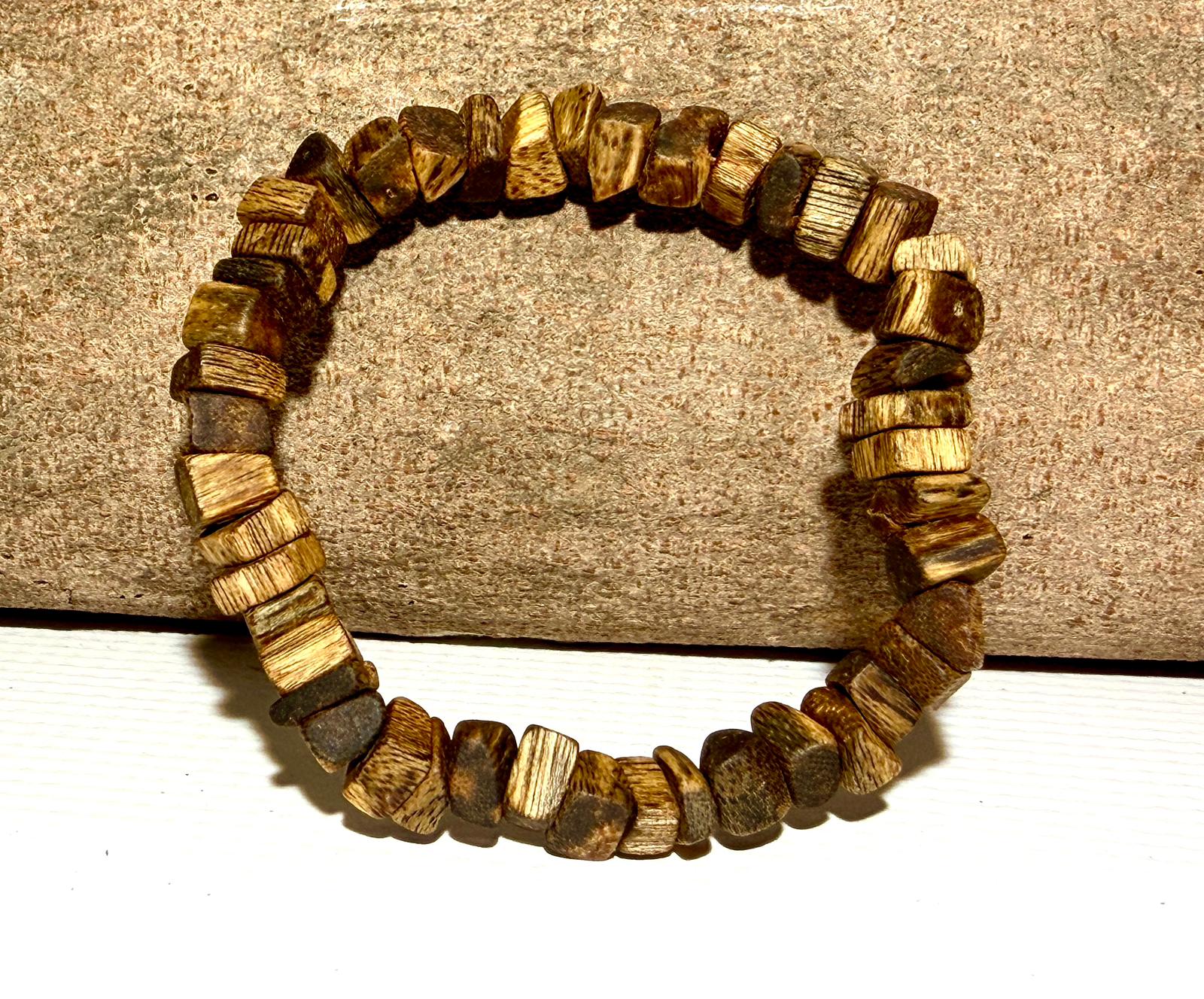 沉香碎銀手串 (不規則形態) 6克(限香港地區發售及實體店交收)