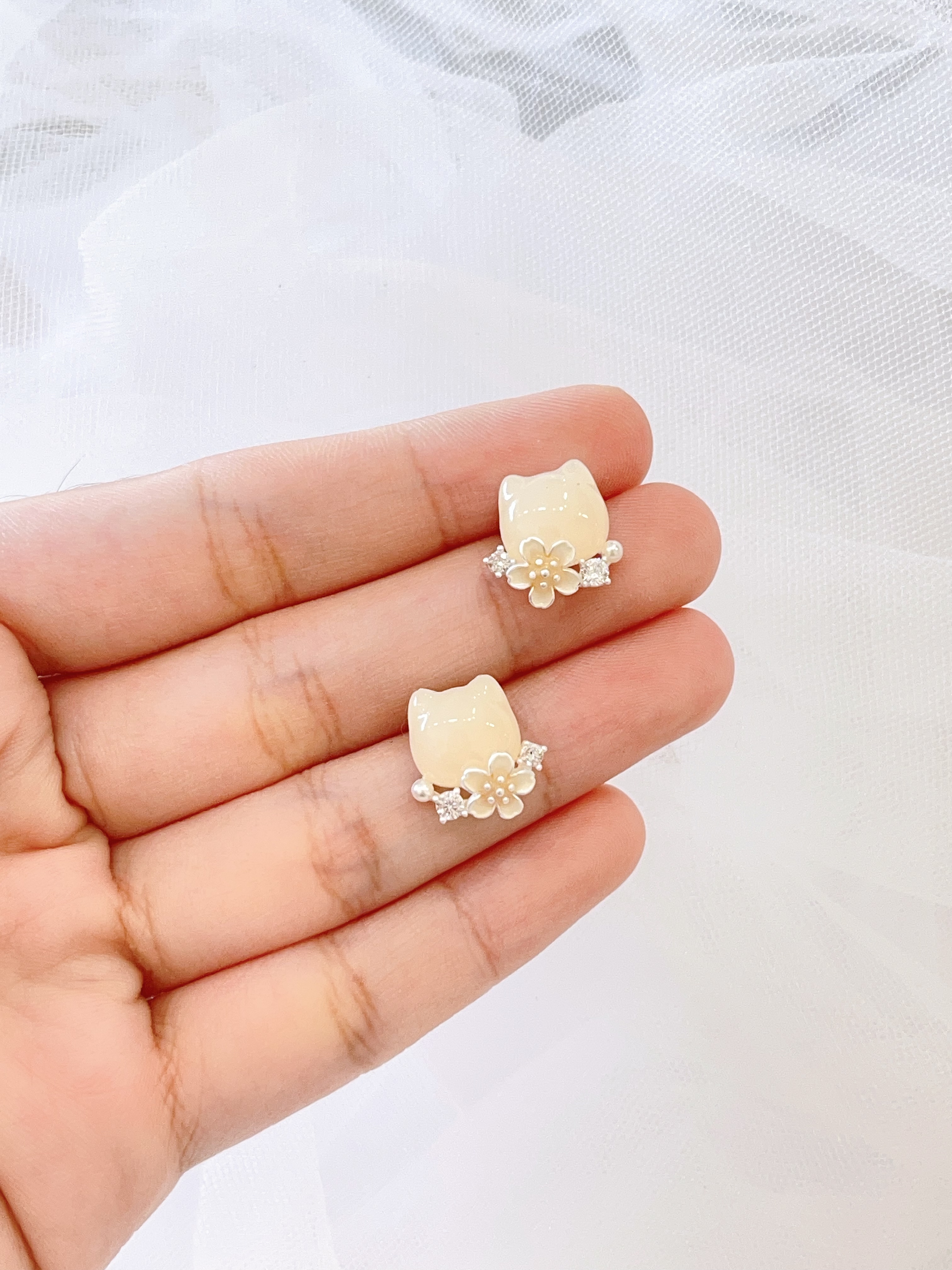 甜美樱花猫咪耳环