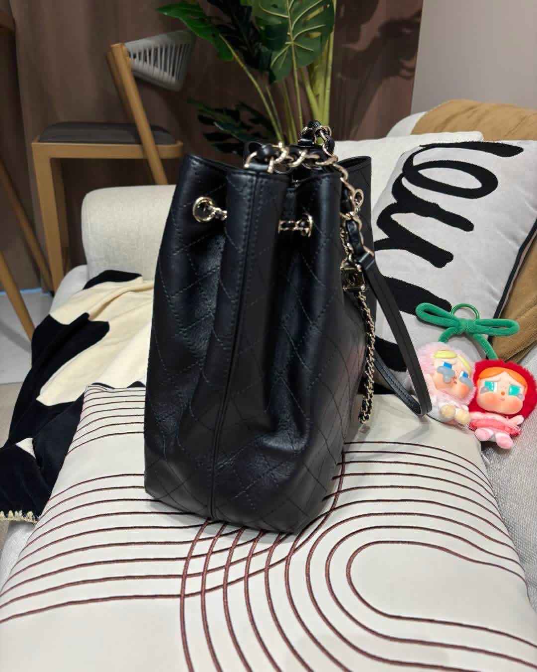 Chanel drawstring bucket bag CALFKSIN 100%Authentic, 98%New  ✅card✅Dust bag✅box