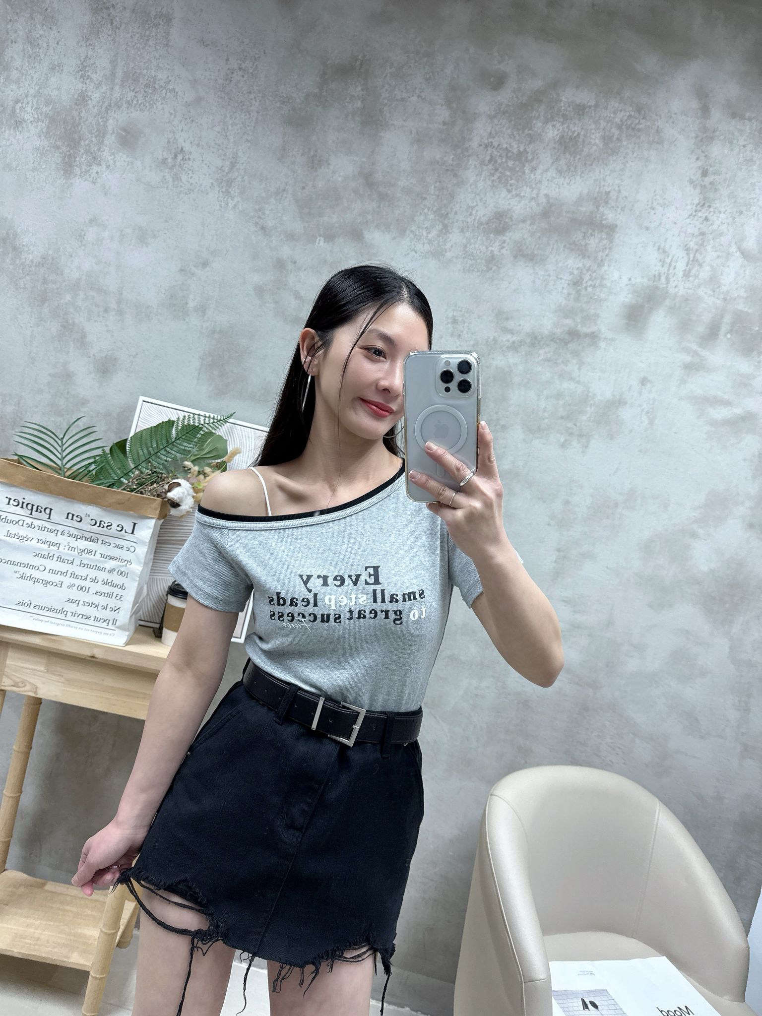 B05 拼色領斜腳英文字Top