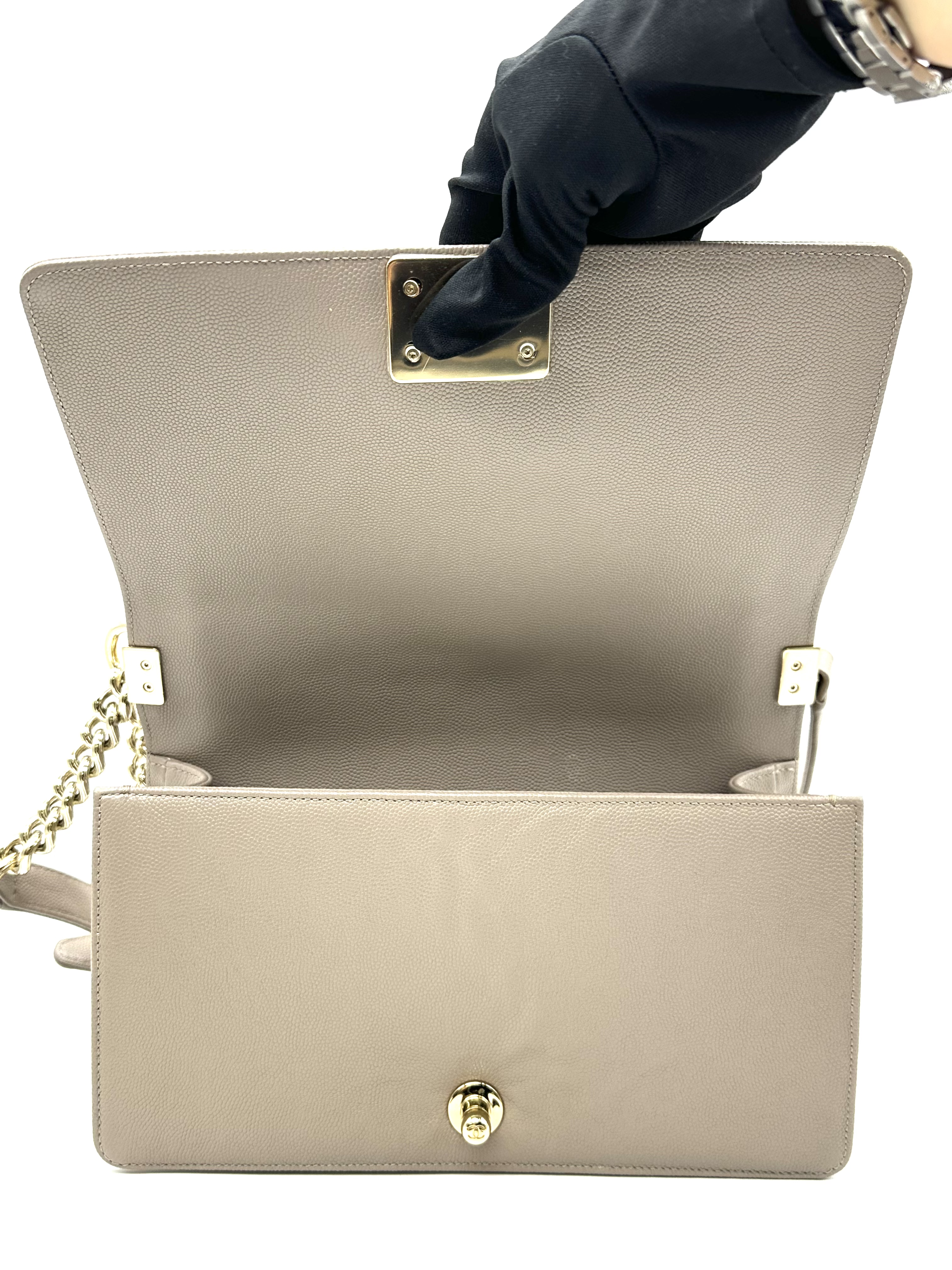 Pre-Owned CHANEL Boy Chanel Bag / Product Code: 26050605