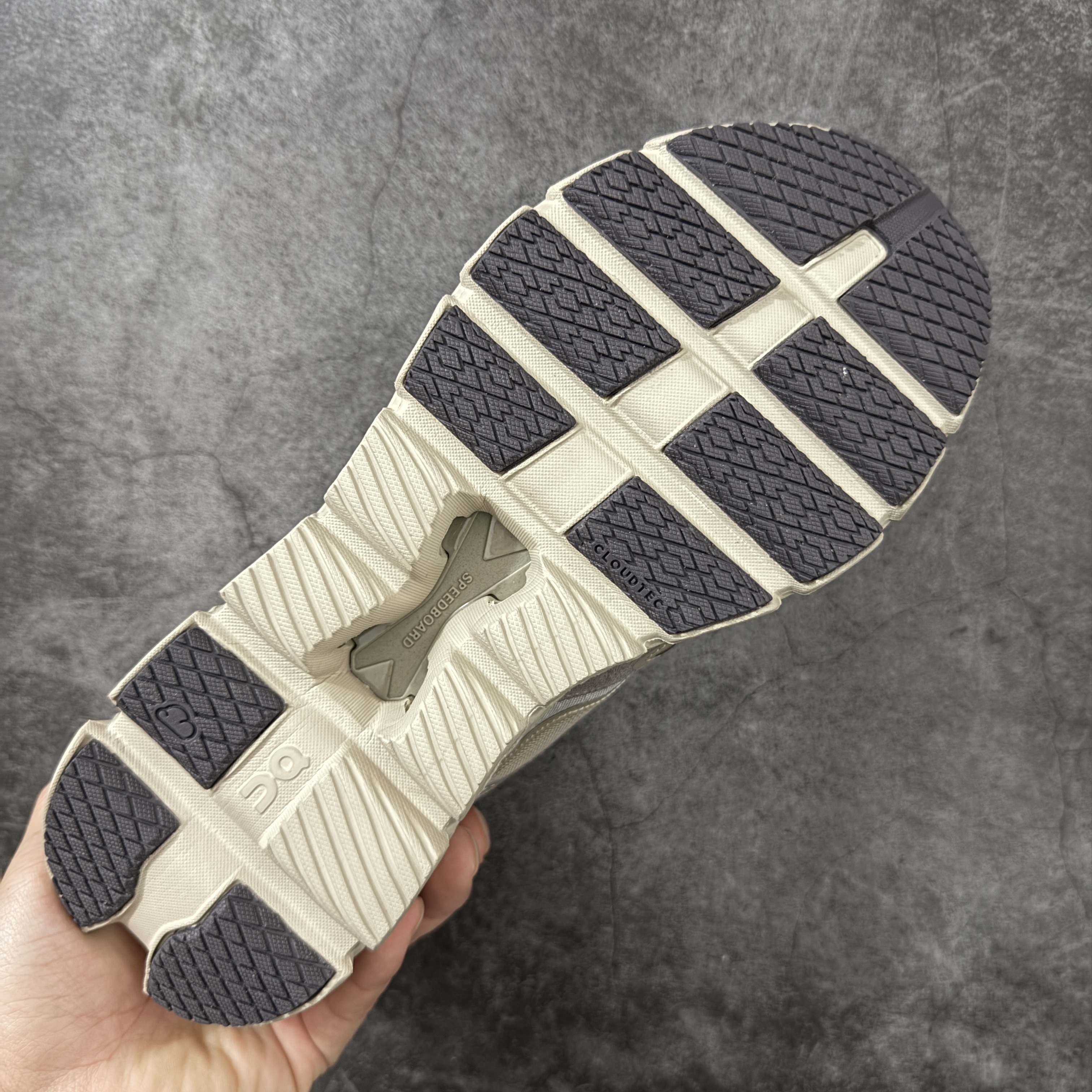 FKA twigs x On Running Cloud X 4