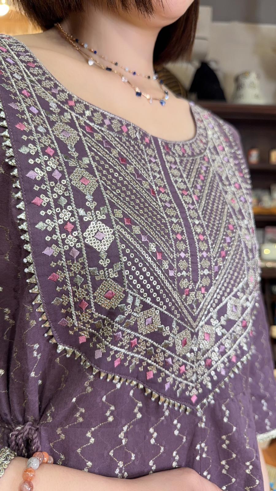 2521 Ash Purple 4-Rope Wavy Straight Line Pattern Emb. OP 50"