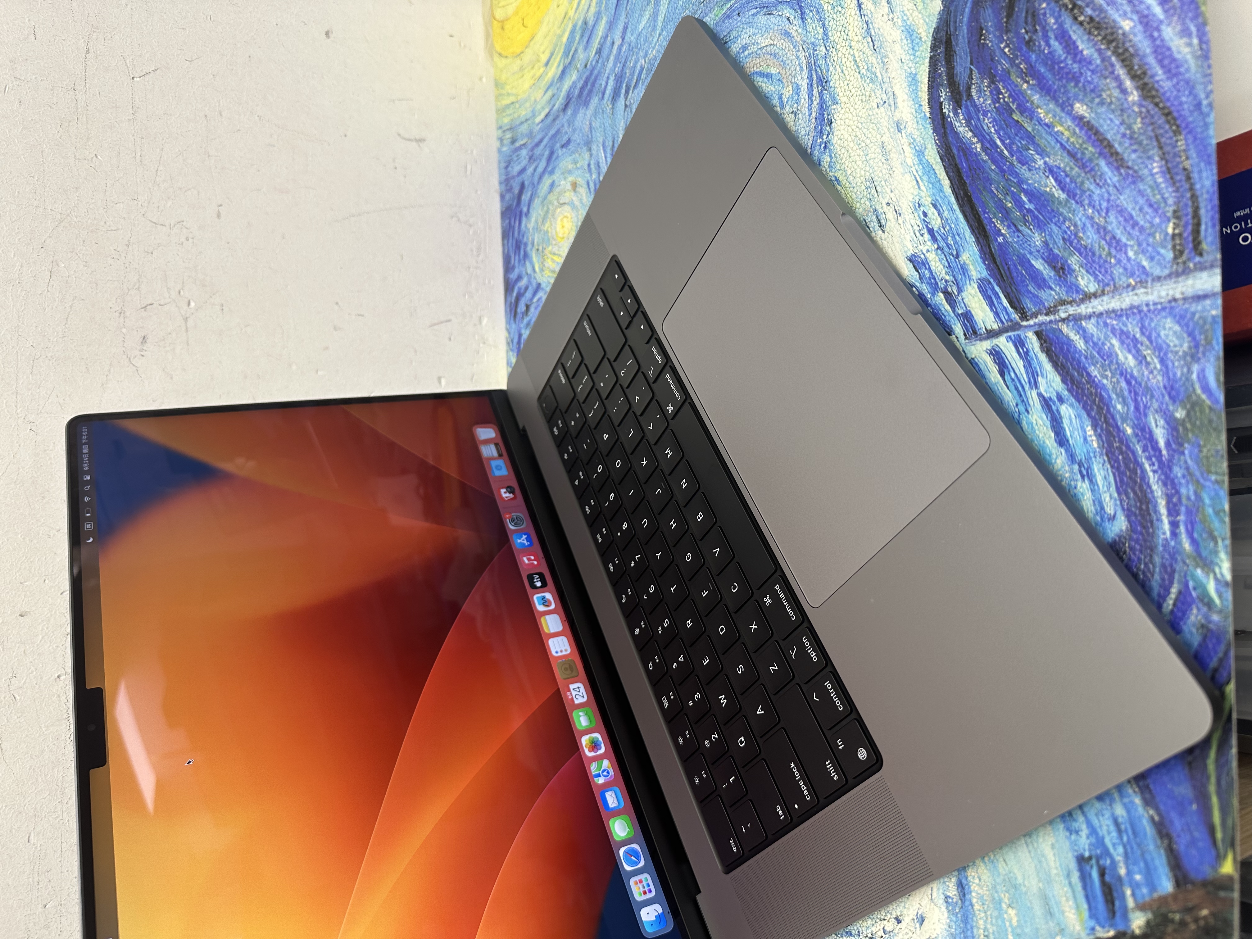 #6185 未使用品 APPLE  MacBook Pro 2022/M2 Pro CPU/32GB Ram/2TB SSD/19核心GPU/12核心 CPU/Liquid Retina XDR Mon/16寸/太空灰 / Gaming Laptop / Notebook / Laptop / PC / Movie / Netflix / Premium/