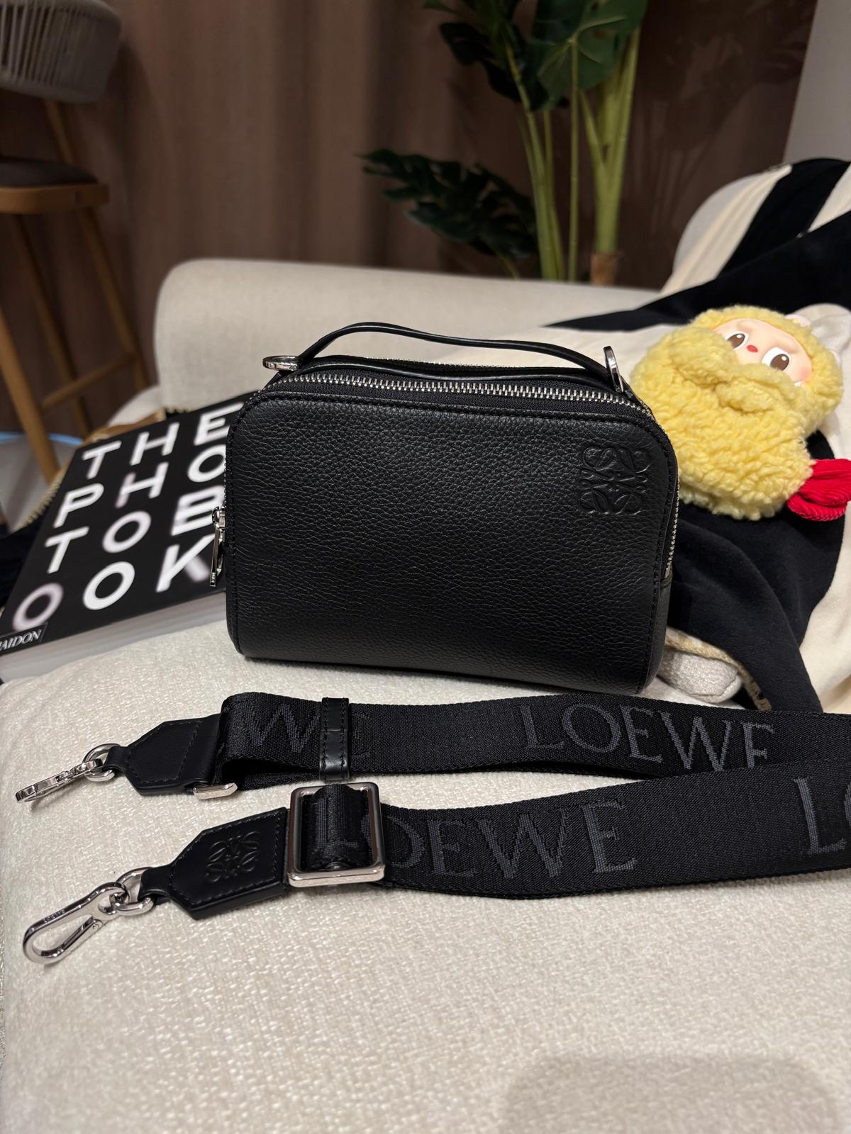 Loewe camera bag calfskin 100%Authentic, 98%new ✅strap✅Dust bag