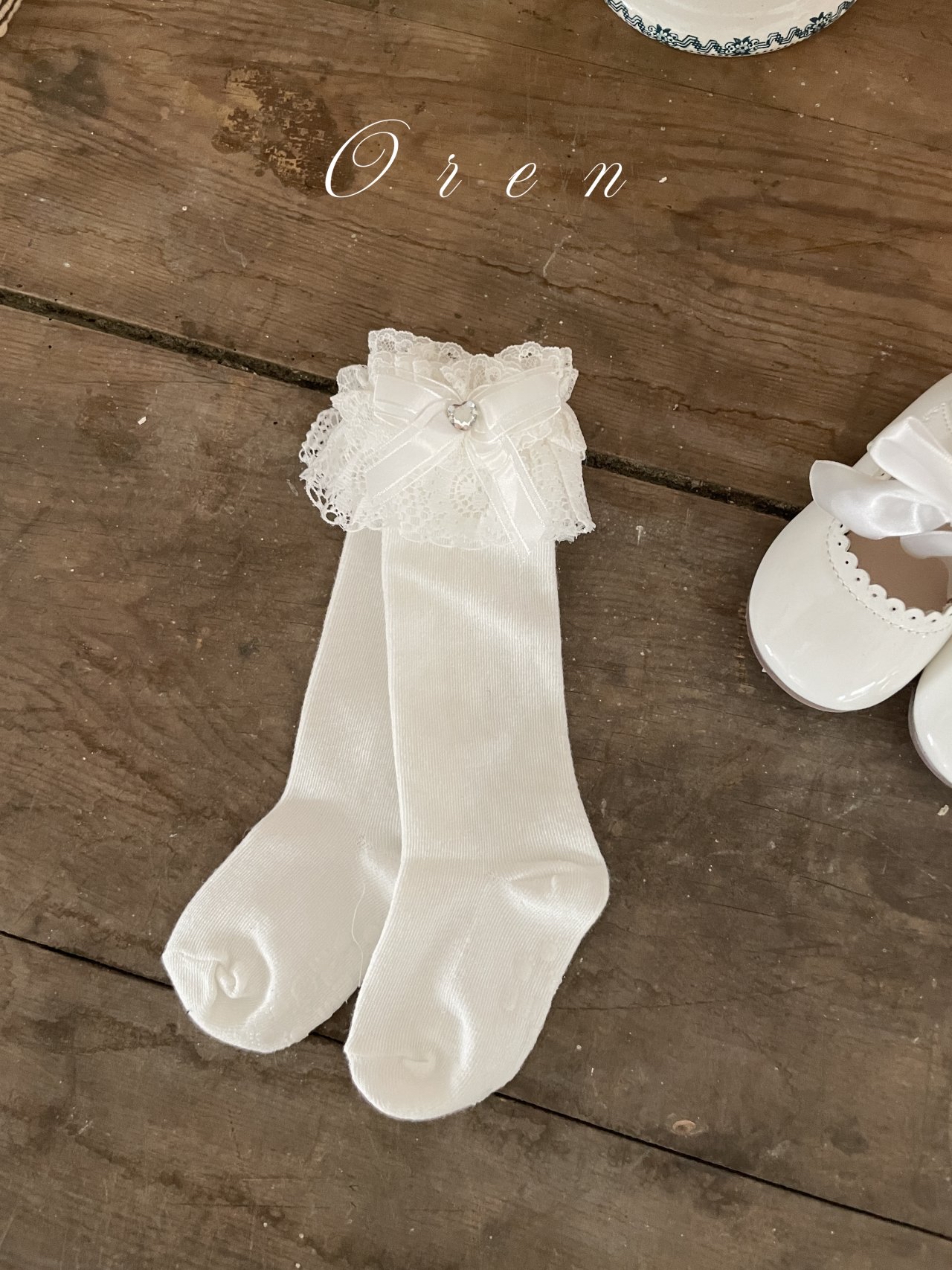 ☀️預訂 韓國直送☀️🇰🇷Oren 寶石絲帶蕾絲花邊長襪
