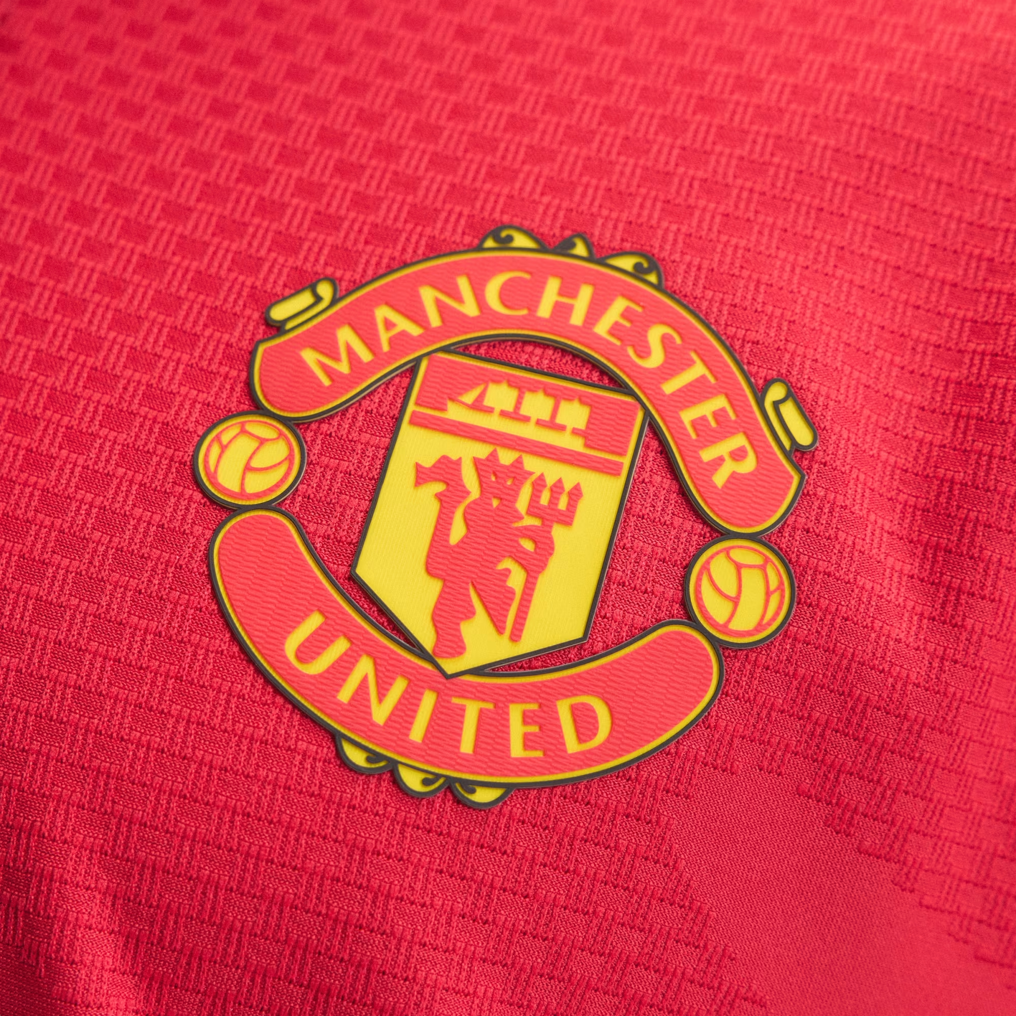 重現七十年代紅魔榮光 Adidas Manchester United 曼聯 2026-27 主場長袖球員版球衣 (可加印字章) KC4803