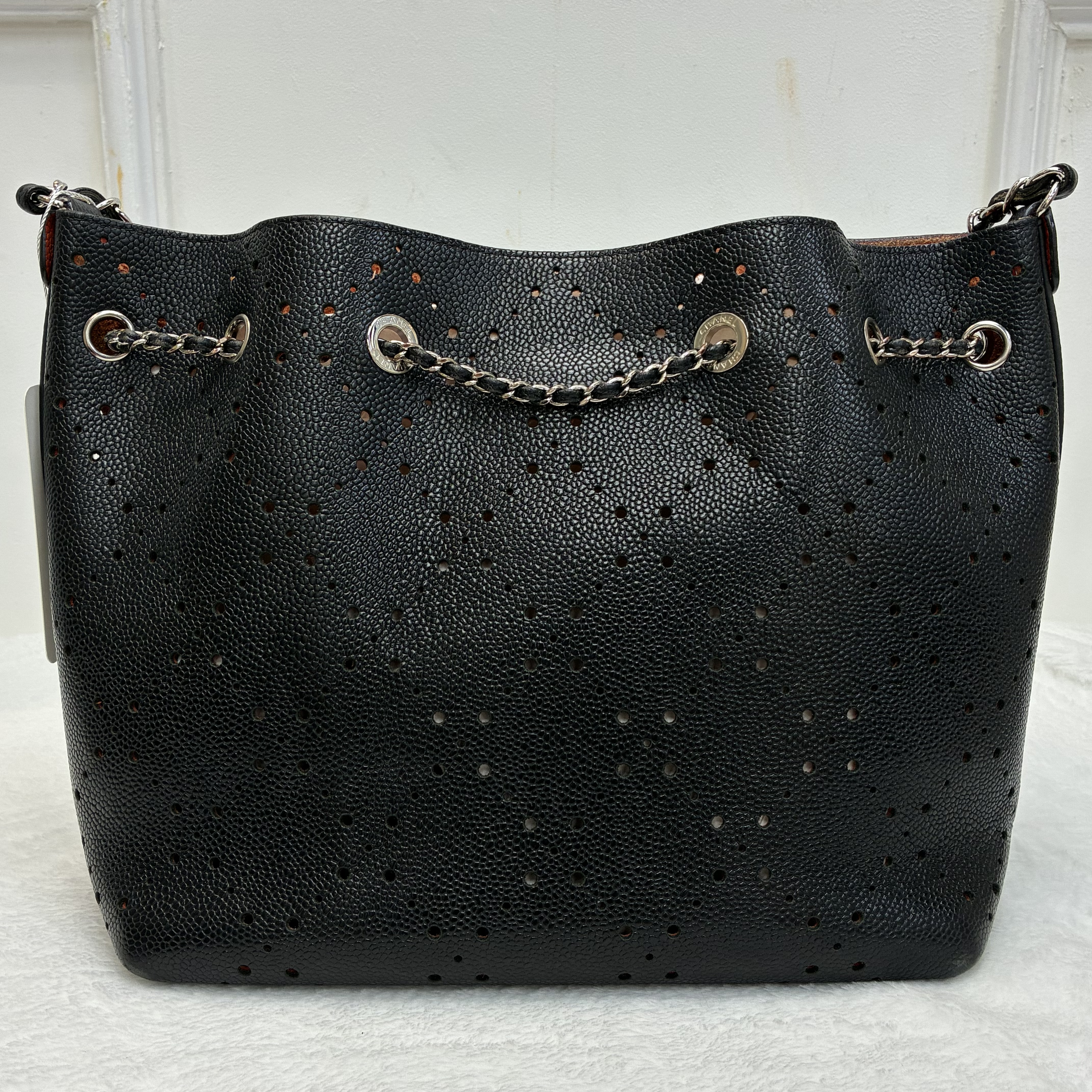 Chanel CC Drawstring Bucket Bag Perforated Caviar 黑色穿孔魚子醬皮革抽繩水桶包