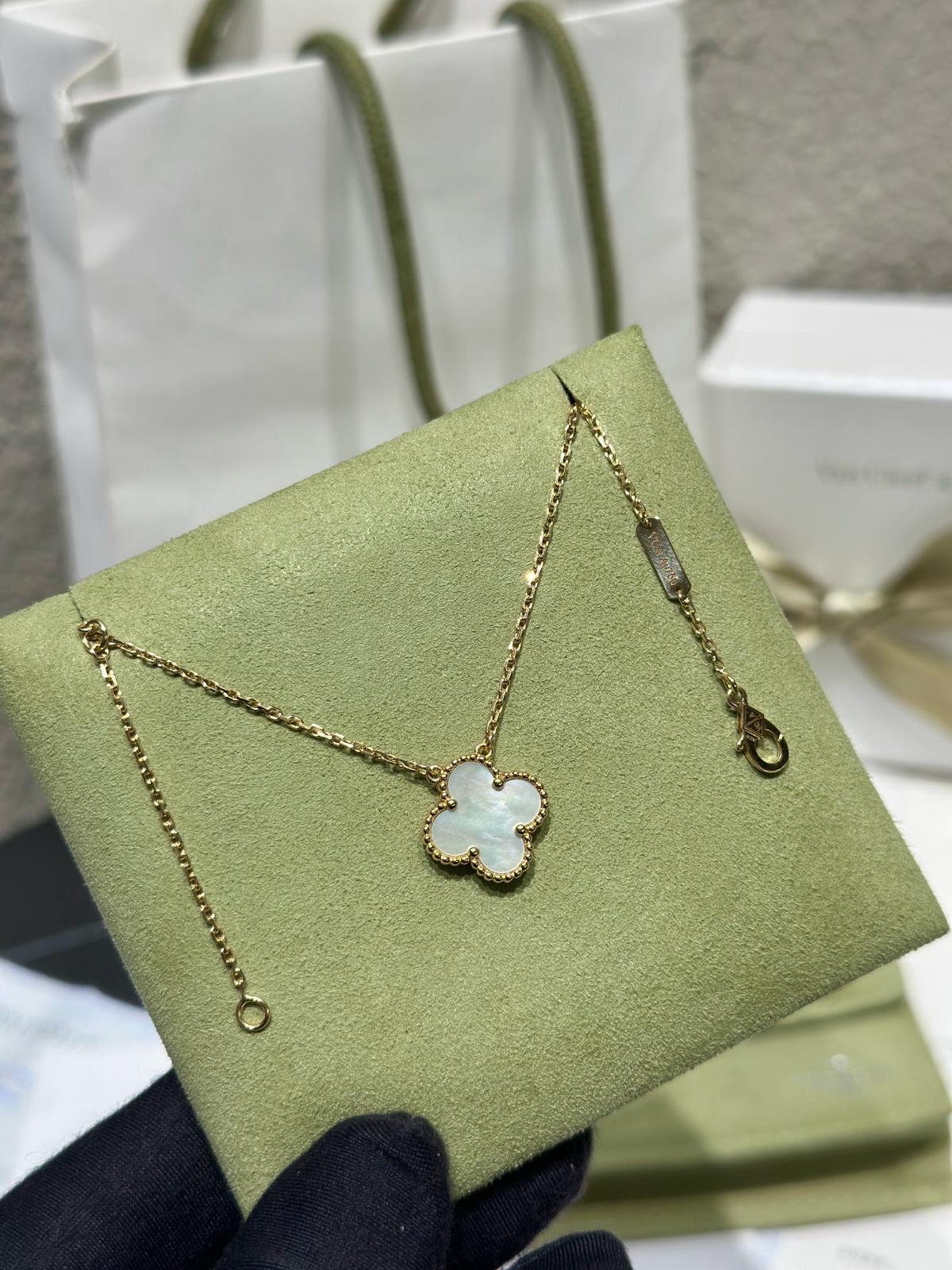 Pre-owned VCA Vintage Alhambra 18k Necklace/ Product Code: 26042703