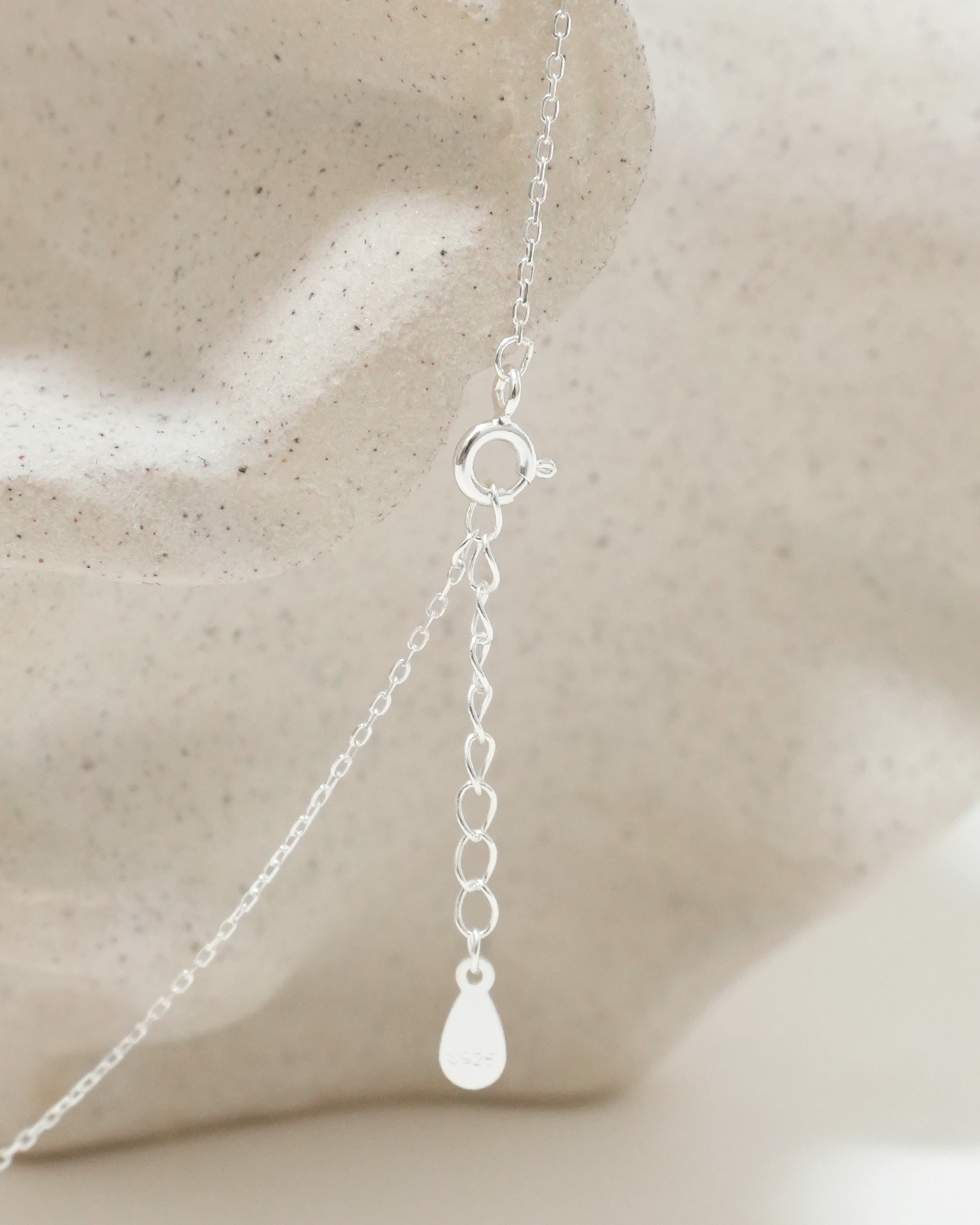Minimalist Round Necklace 