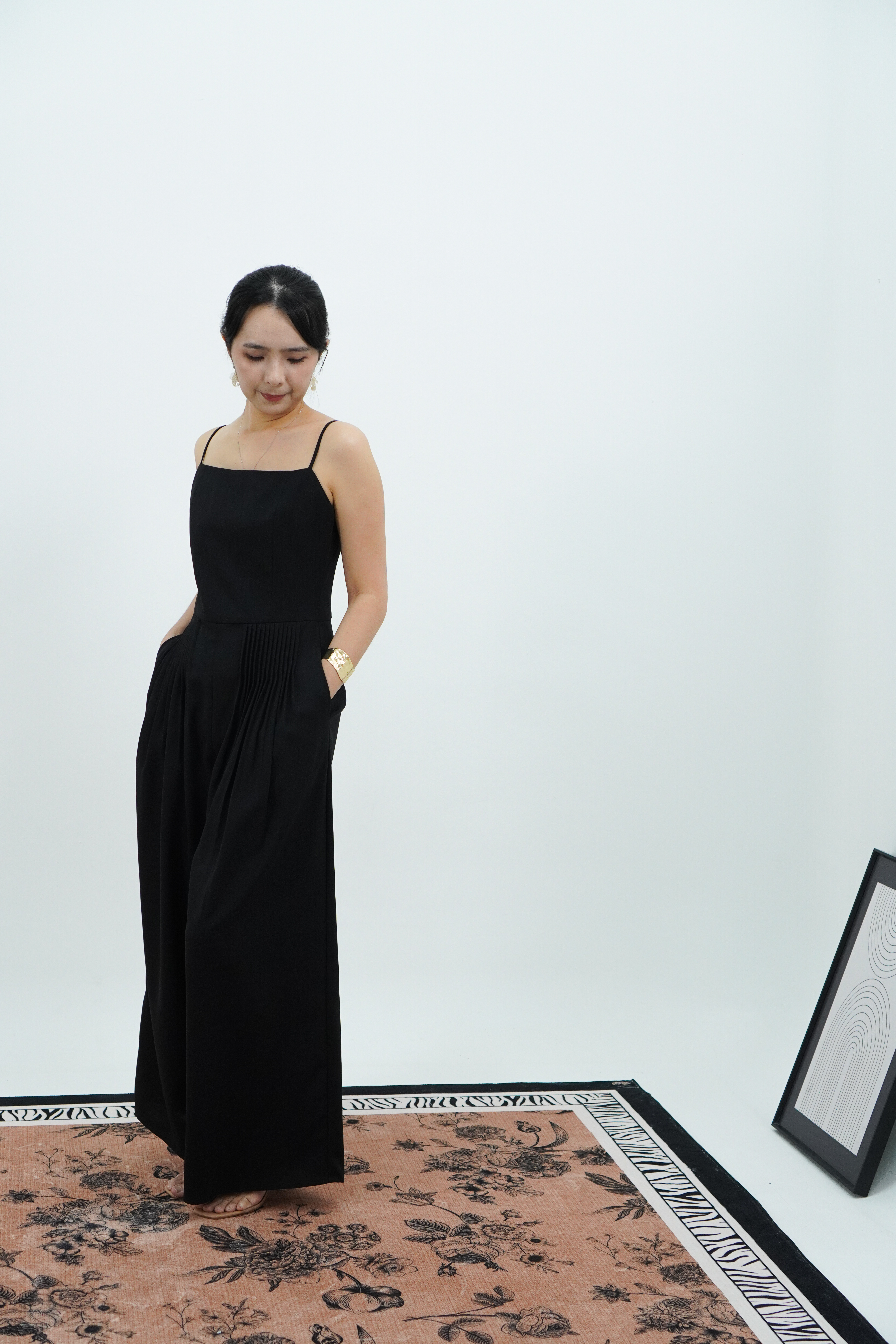 黑色吊带压褶连身裤 Strappy Pleated Jumpsuit