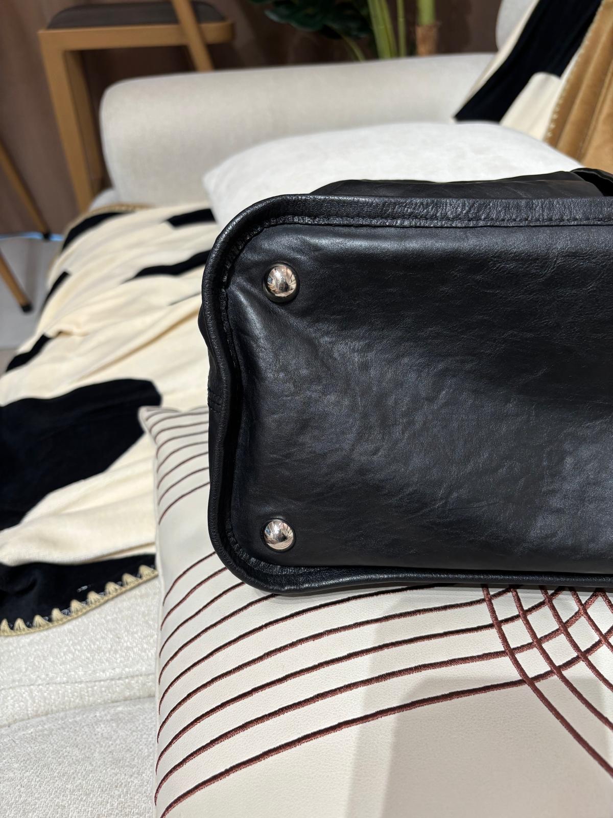 Chanel shoulder bag calfskin ,黑色牛皮 100%Authentic,95%new  ✅card✅dust bag  