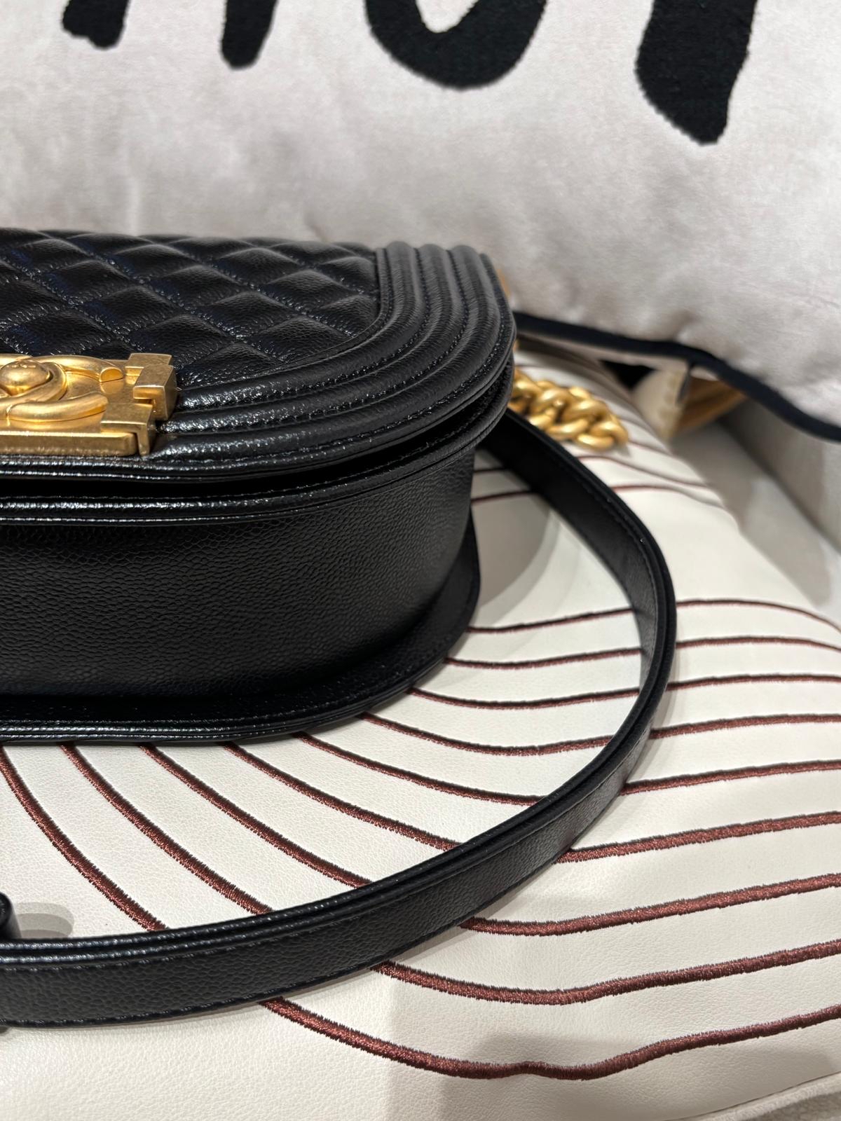 Chanel Boy Chain Shoulder Bag AS3186 黑色粒紋牛皮半圓boy 100%Authentic, 98%new ✅晶片✅防塵袋✅盒