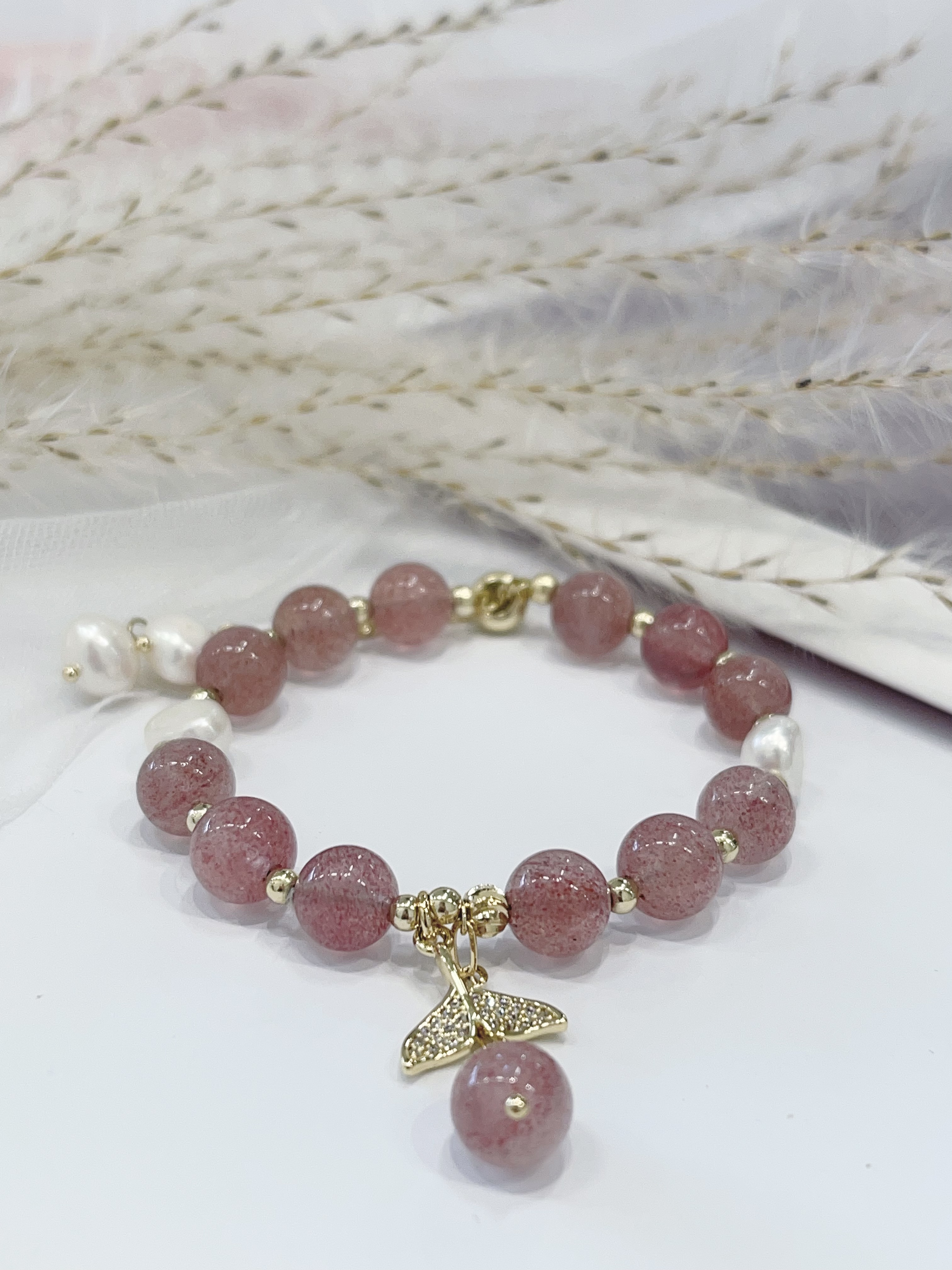 🍓草莓晶 Strawberry Quartz 手串｜8mm 淡水珍珠 × 抽绳设计款