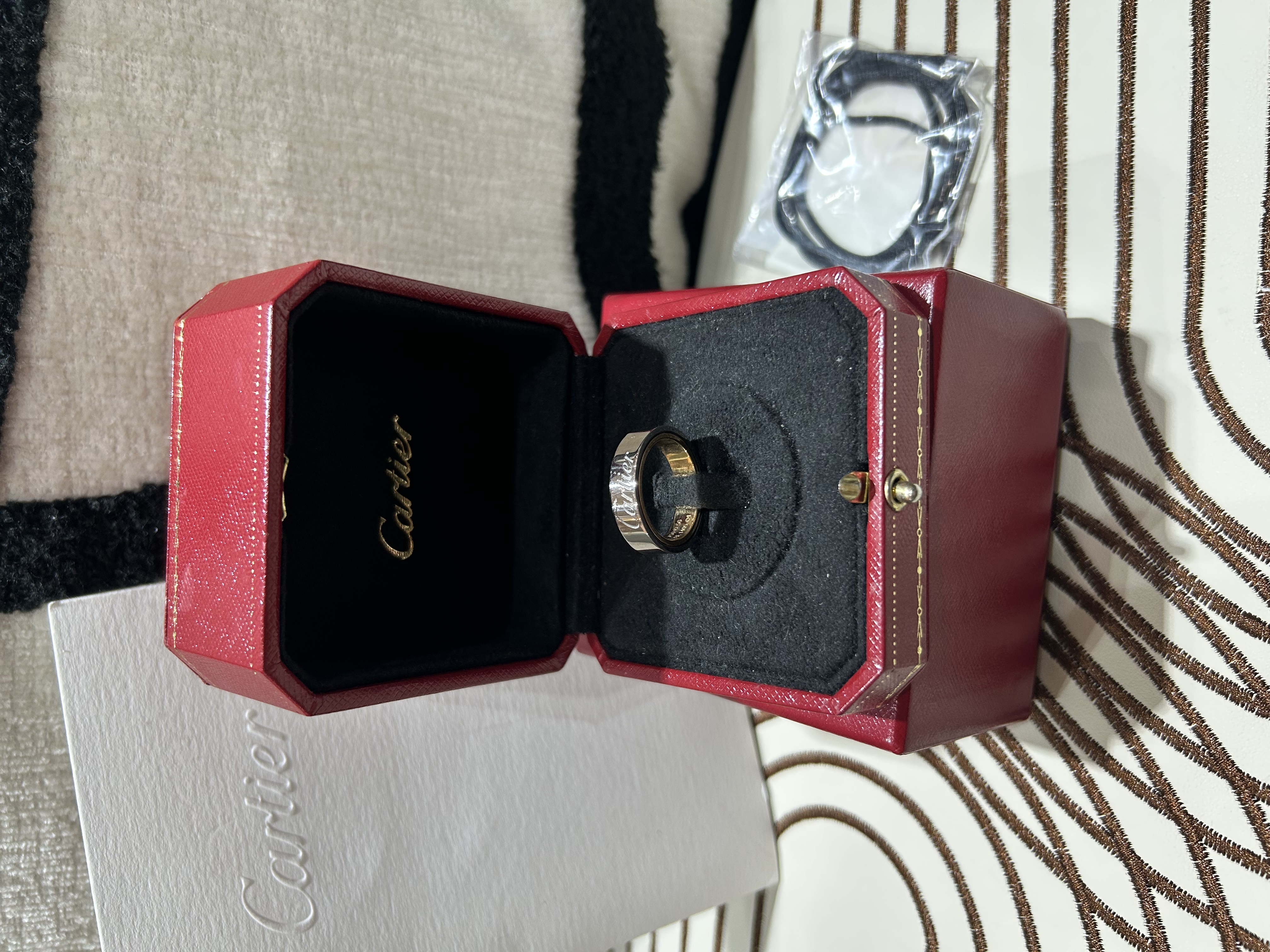Cartier Love Secret Ring Size: 56 White And Pink 18K 金 100%Authentic, 98%New ✅ 專門店收據✅Box✅頸繩