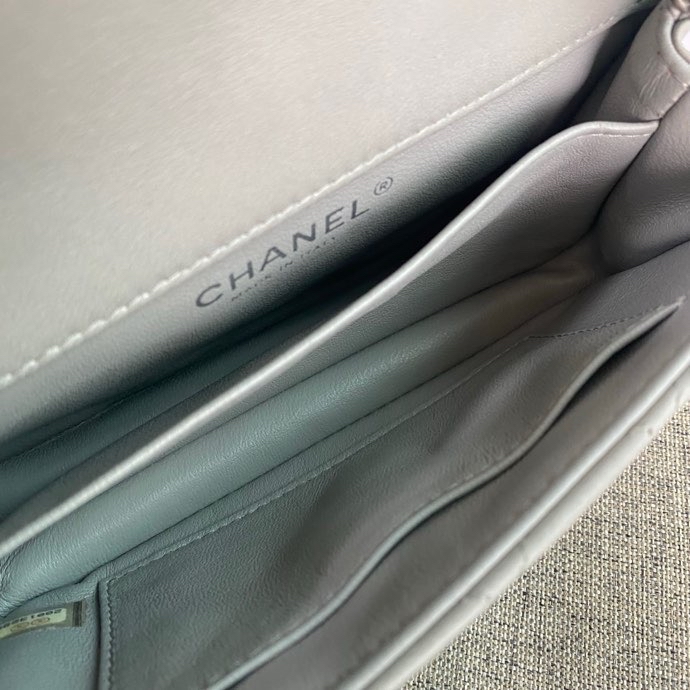 【預訂貨品】CHANE灰色銀扣CF 👜20開