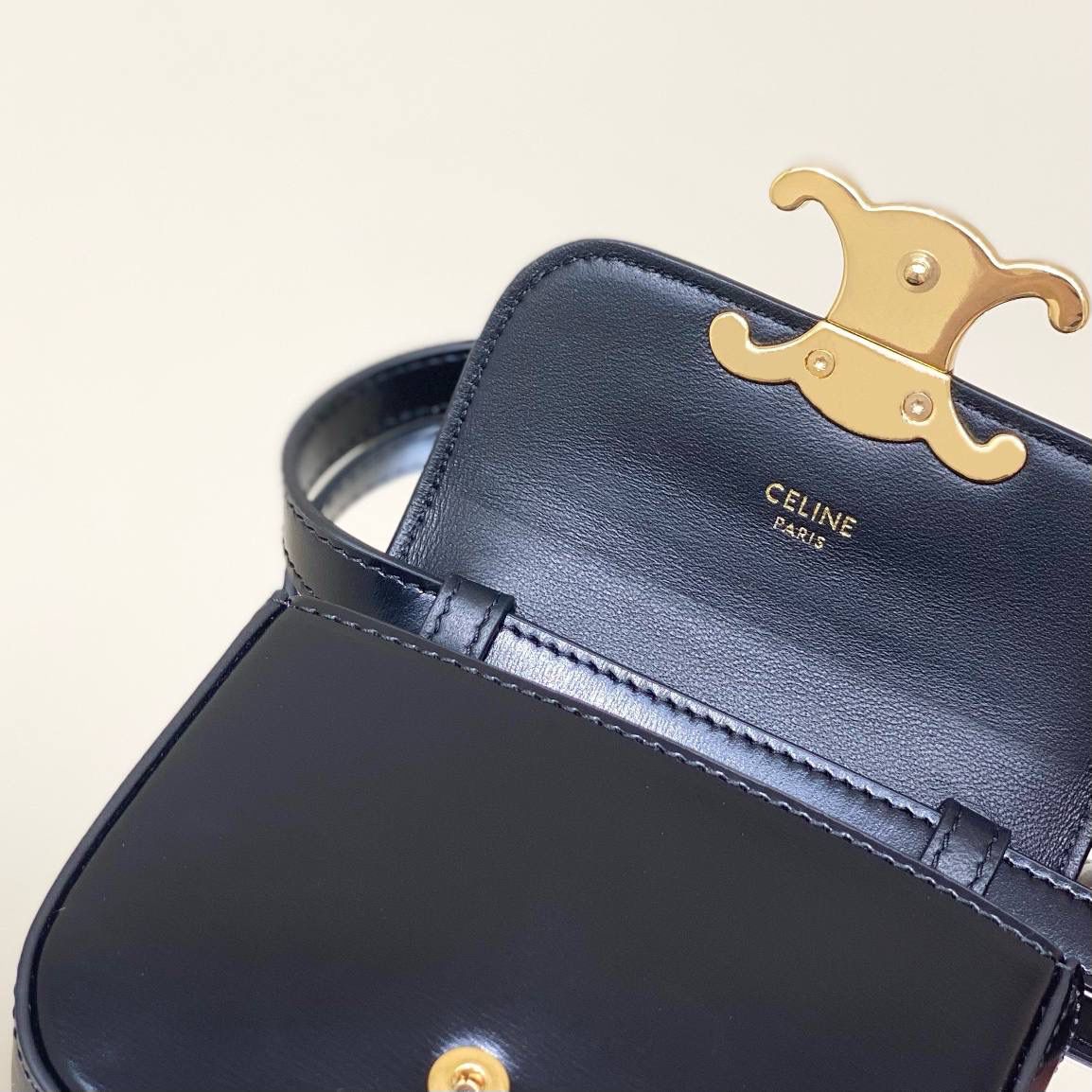 🔥大货实拍图 𝗖𝗘𝗟𝗜𝗡𝗘 ♥ 迷你凯旋门 型号：10I512 尺寸：11*8*4cm