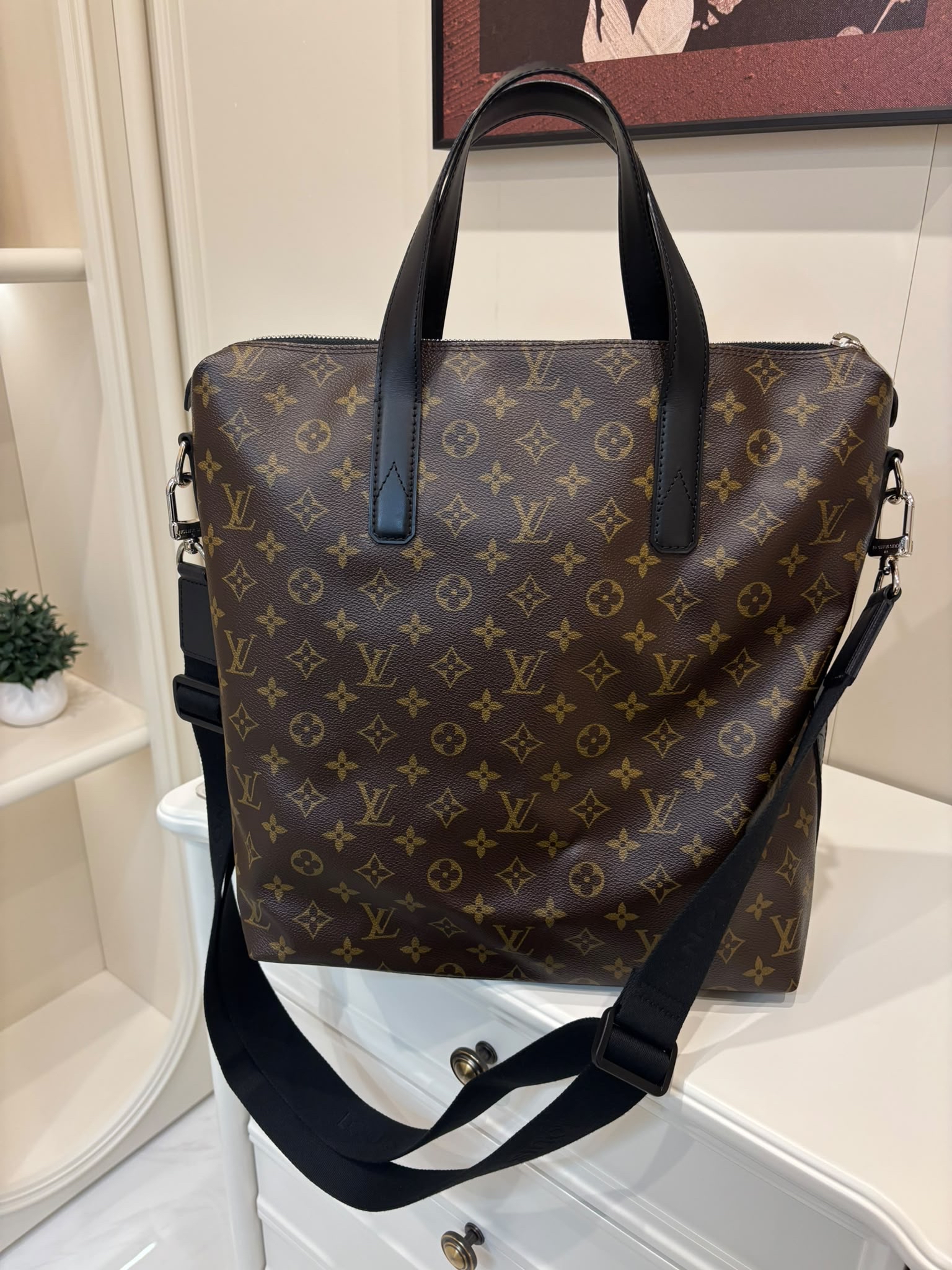 Lv Macassar Kitan 2 way bag tote M40388 100%Authentic,95%new✅dust bag 