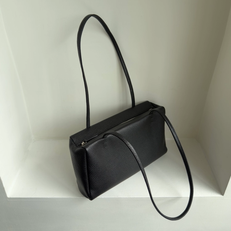 【26FW 】預訂_Slim Shoulder Bag By Bucks & leather