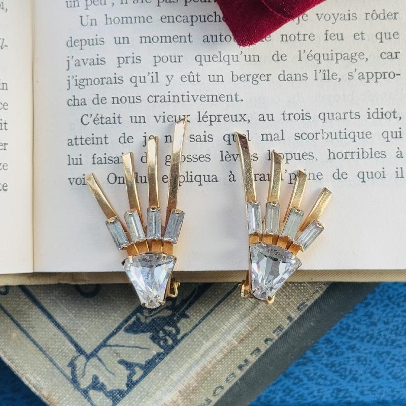 Vintage C.a. 1950s Gold Tone Fan Shape Bejeweled Statement Clip Earrings (MT2236)