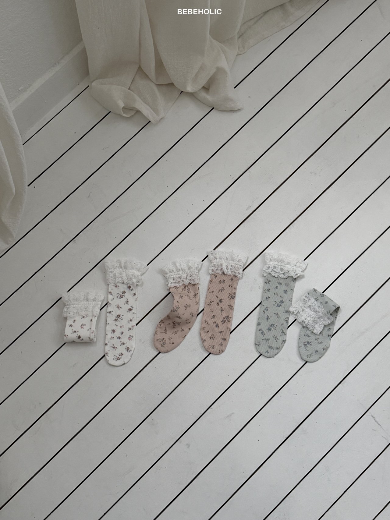 🌸預訂 韓國直送🌸🇰🇷BEBEHOLIC三色蕾絲碎花膝襪