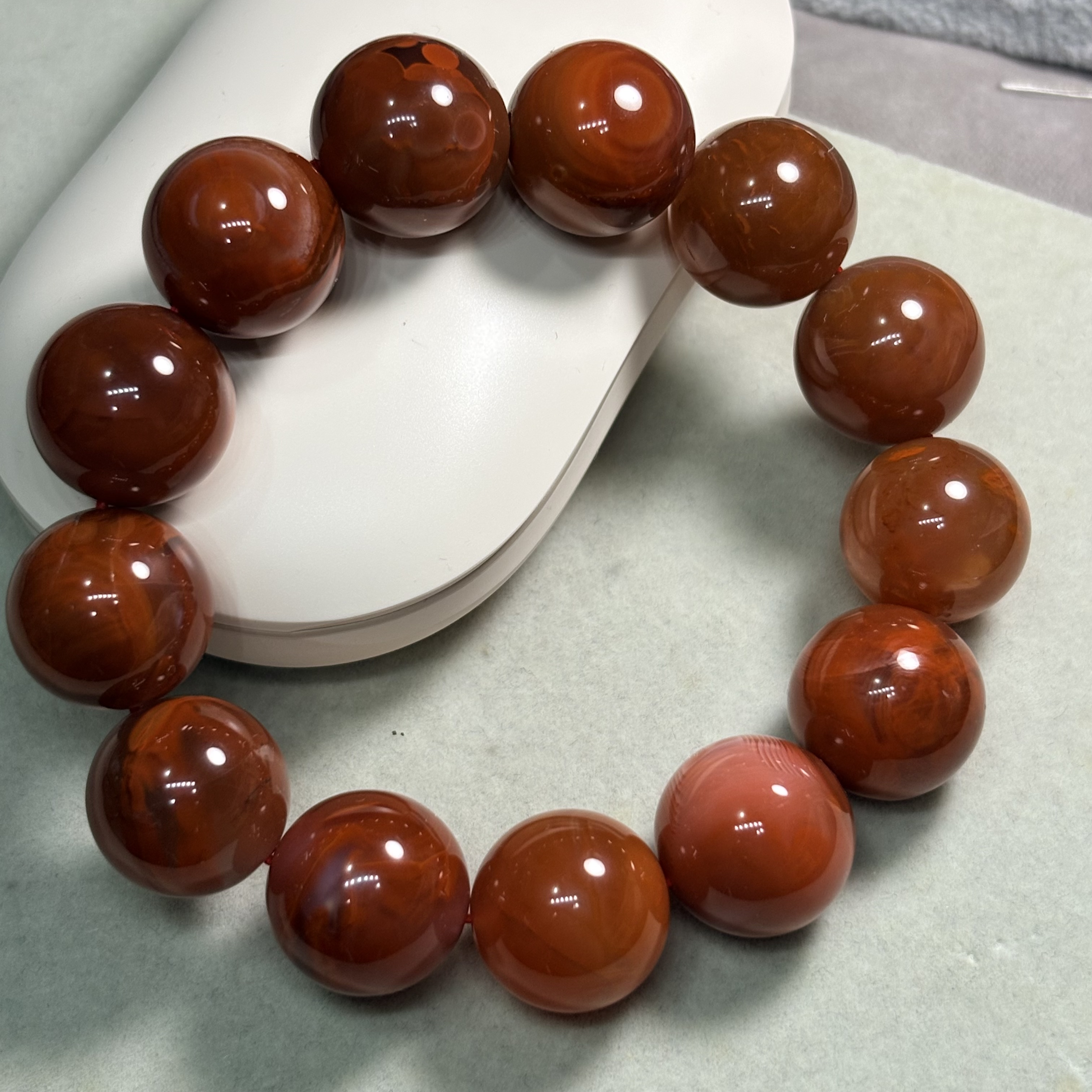 南紅瑪瑙手串 No.4013 丨規格：17mm珠16.5 cm手圈丨附送證書