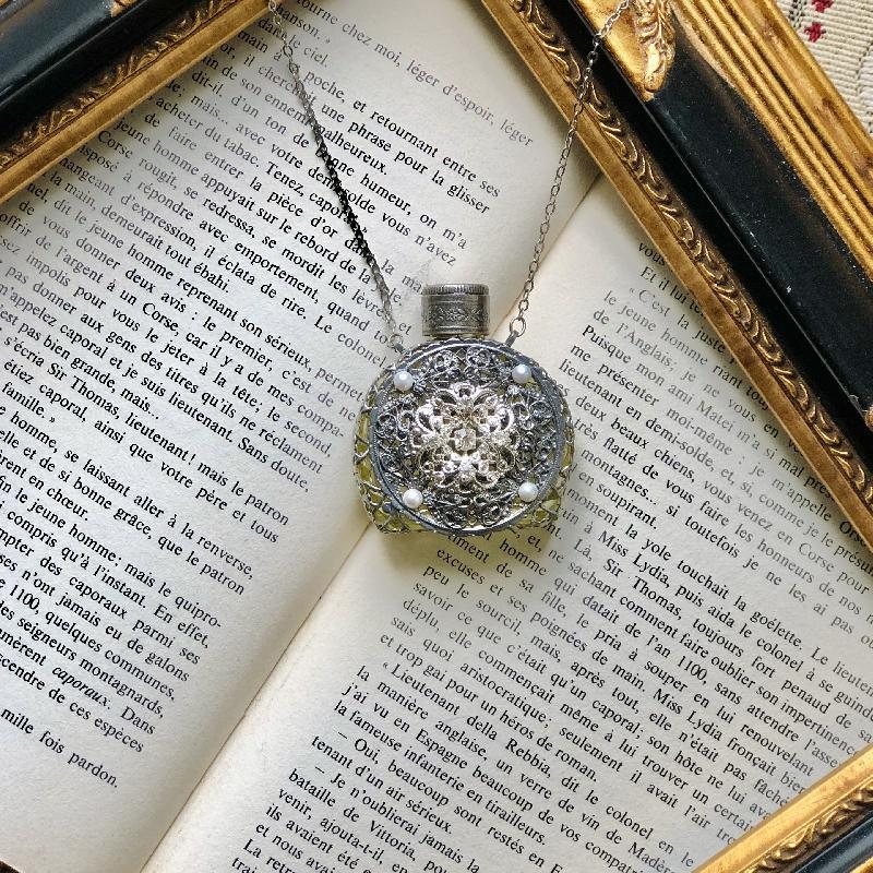 Vintage Recomposed Bejeweled Elaborate Stamped Filigree Purse Perfume Bottle/Necklace(MT1696)
