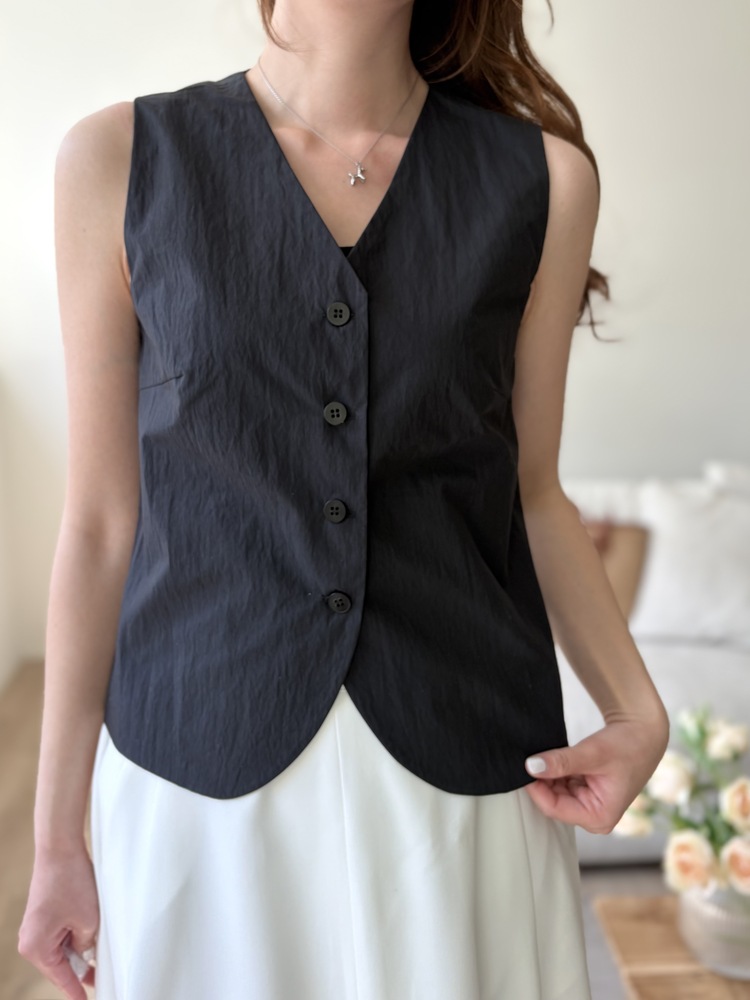 Minimal Buttoned Vest (Black)