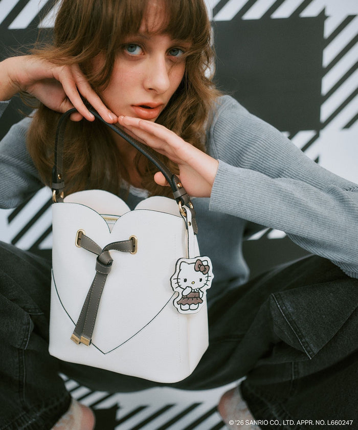 🎀【預訂】　HELLO KITTY x VIS 水桶袋 W