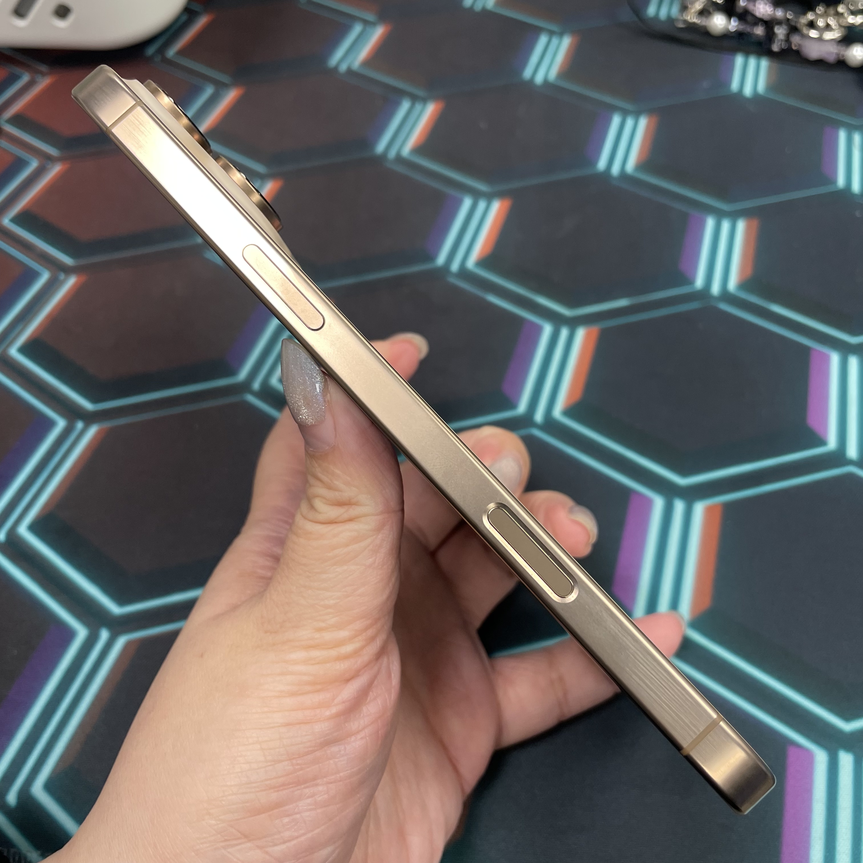 *7221 16 pro max 完美機 1TB 電89 沙色 gold
