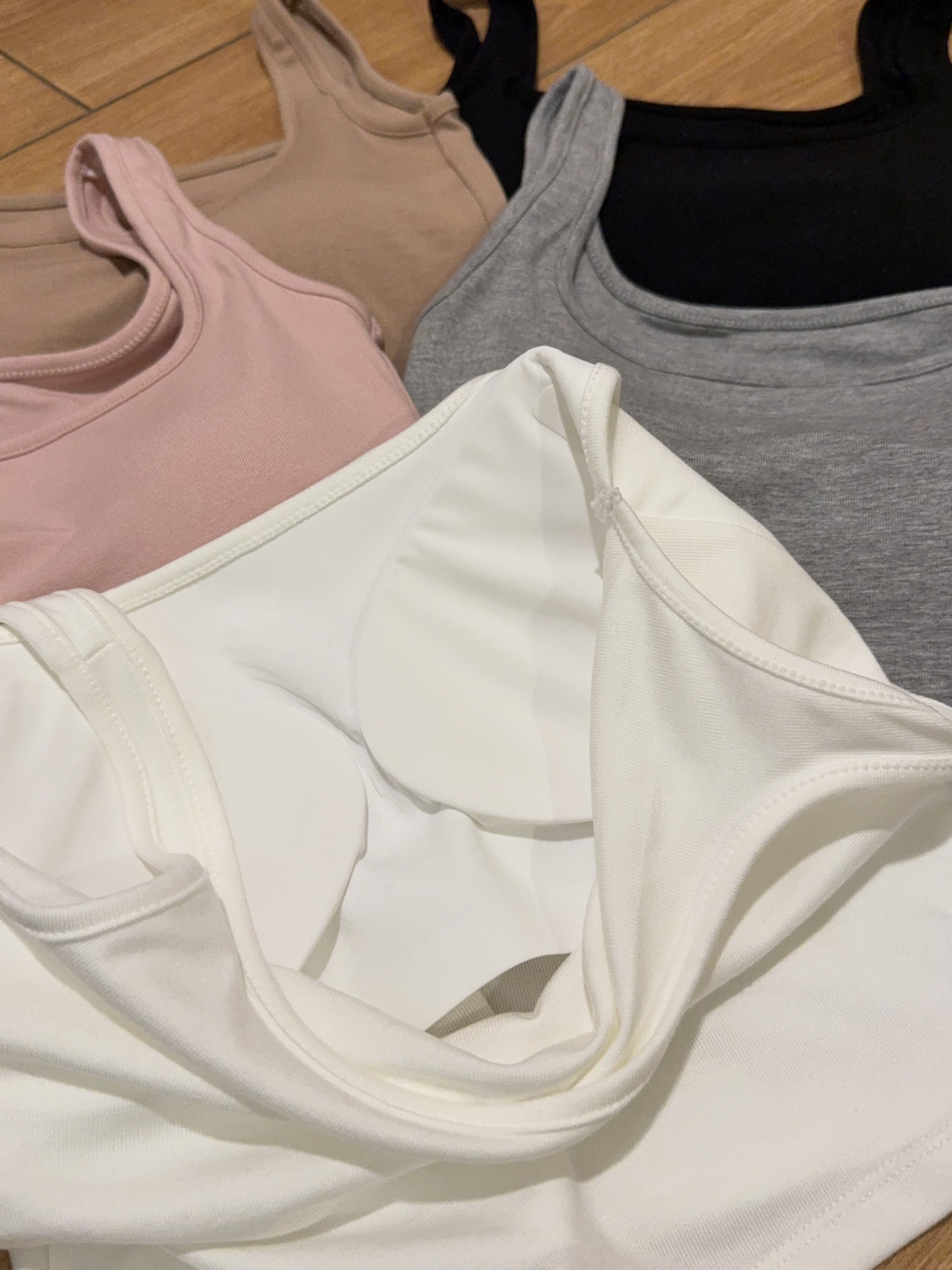 简约基础大方领短背心R2992