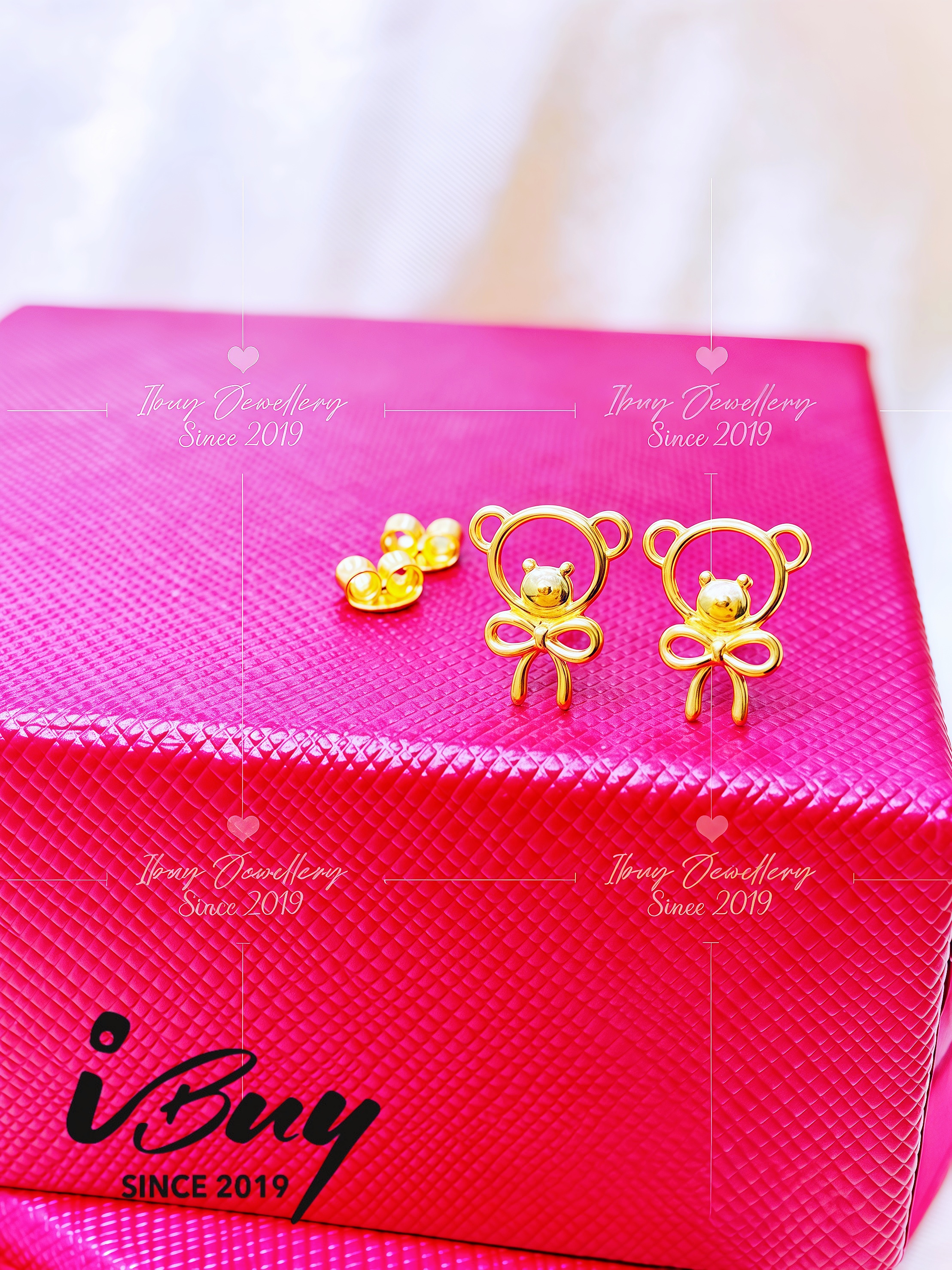 916 GOLD RIBBON BEAR EARRING 916 金 蝴蝶结小熊耳针
