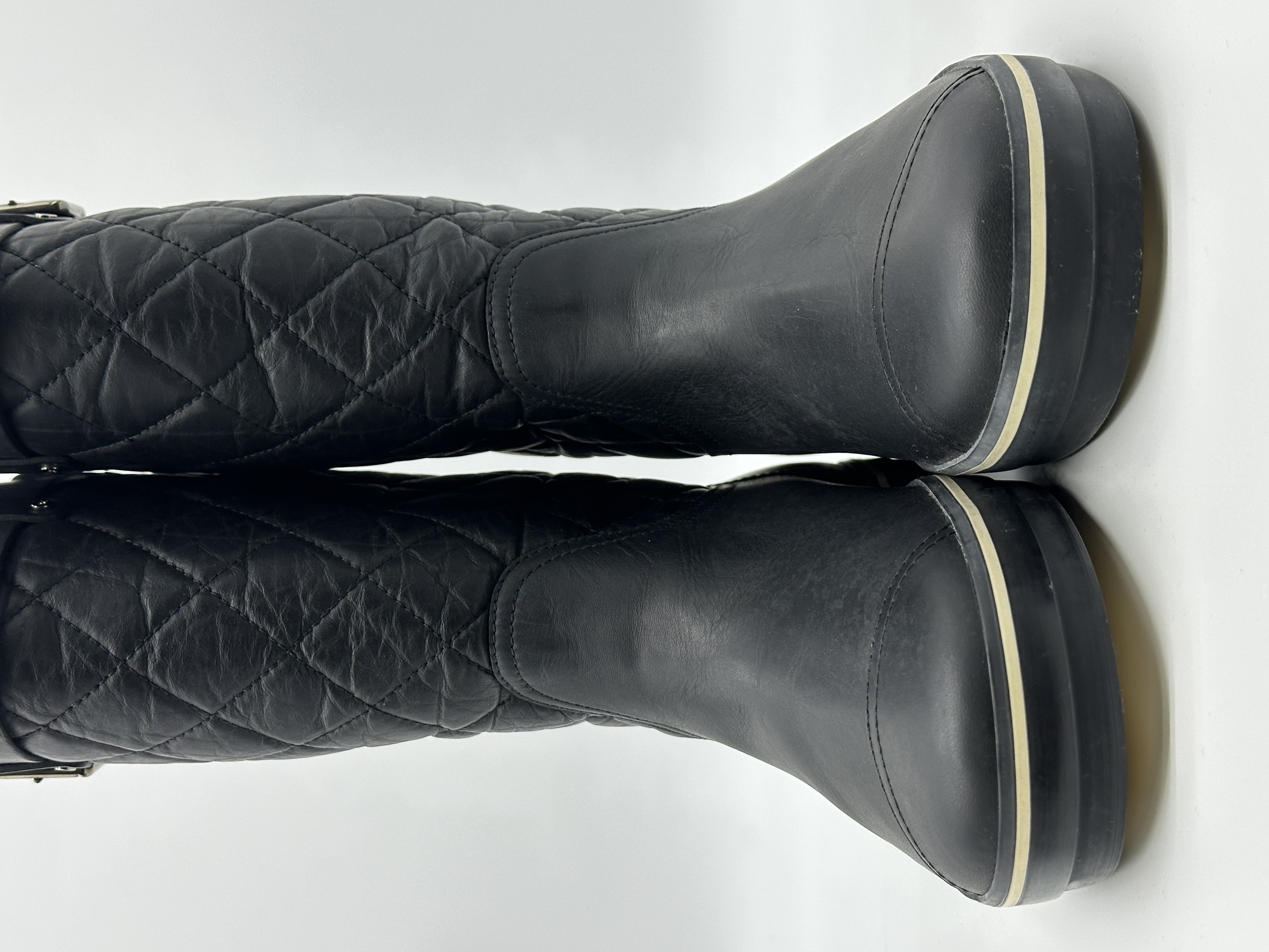 Pre-owned Chanel black quilted leather mid-calf boots / Product Code: 26040406