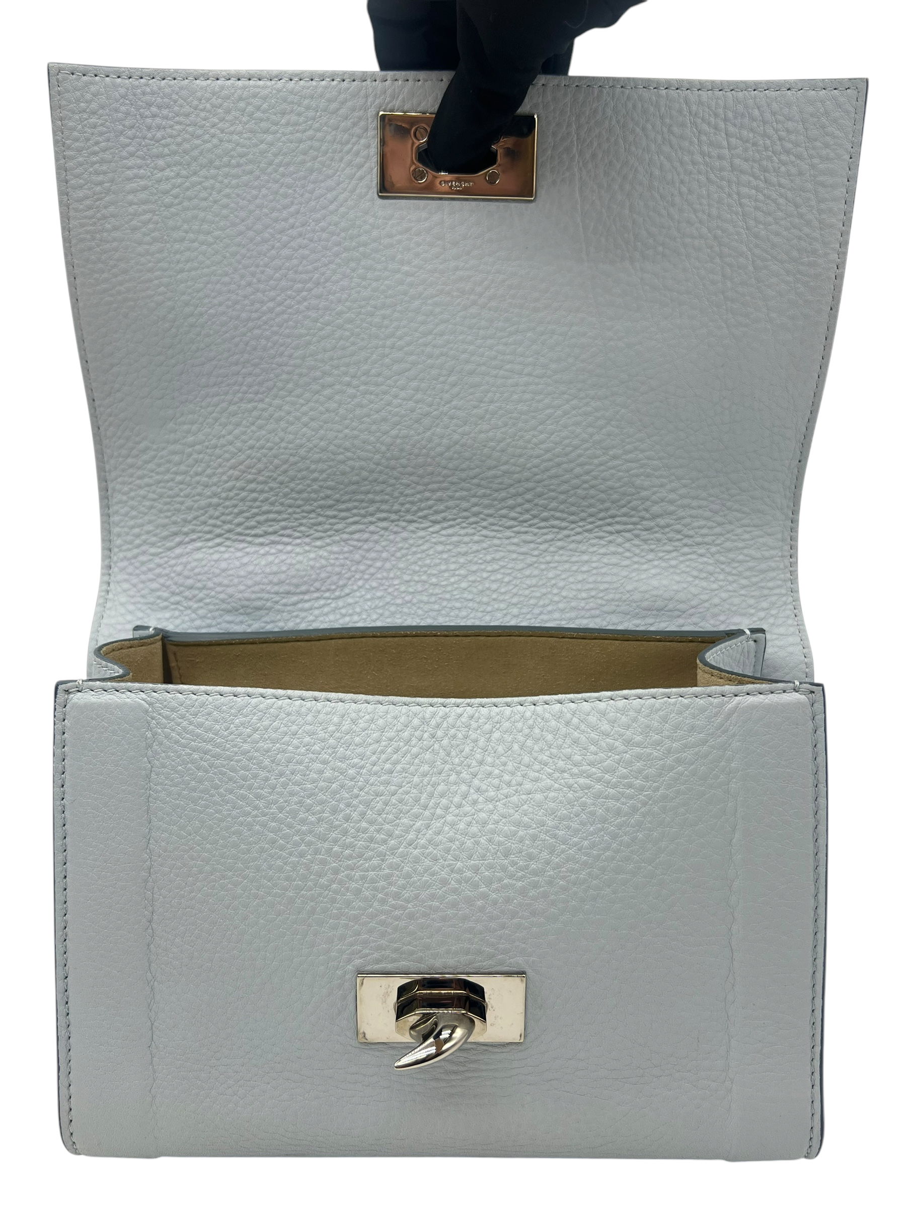 Pre-Owned GIVENCHY Shark / Product Code: 26051516