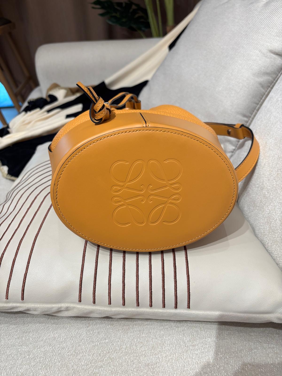 Loewe balloon bag Calfskin 100%Authentic ,95%new✅dust bag 