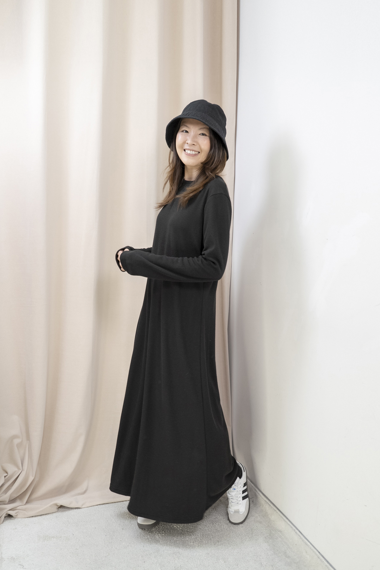 柔軟針織長版連身裙（黑色）